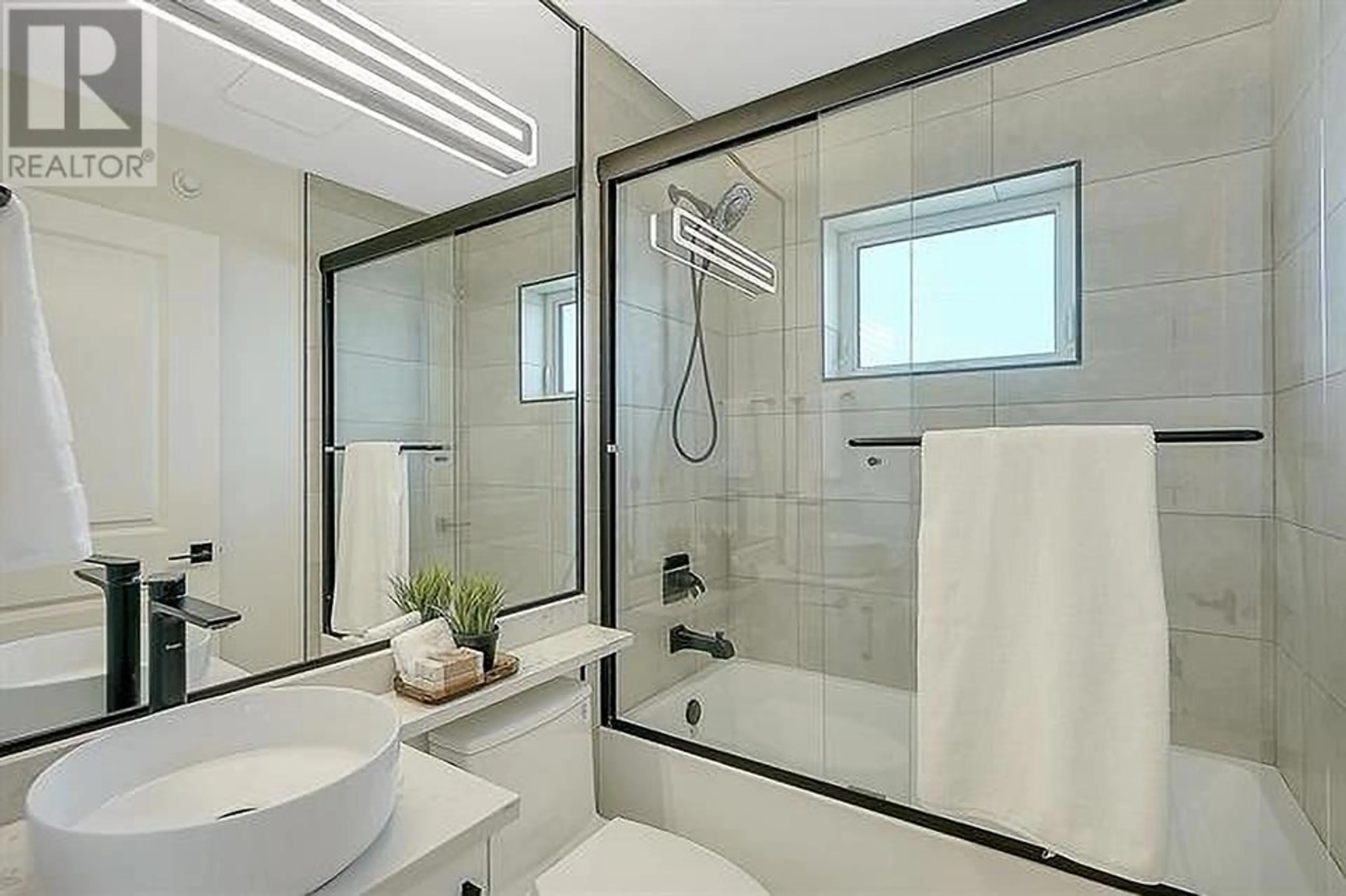 Contemporary bathroom, ceramic/tile floor for 3422 TANNER STREET, Vancouver British Columbia V5R5P2