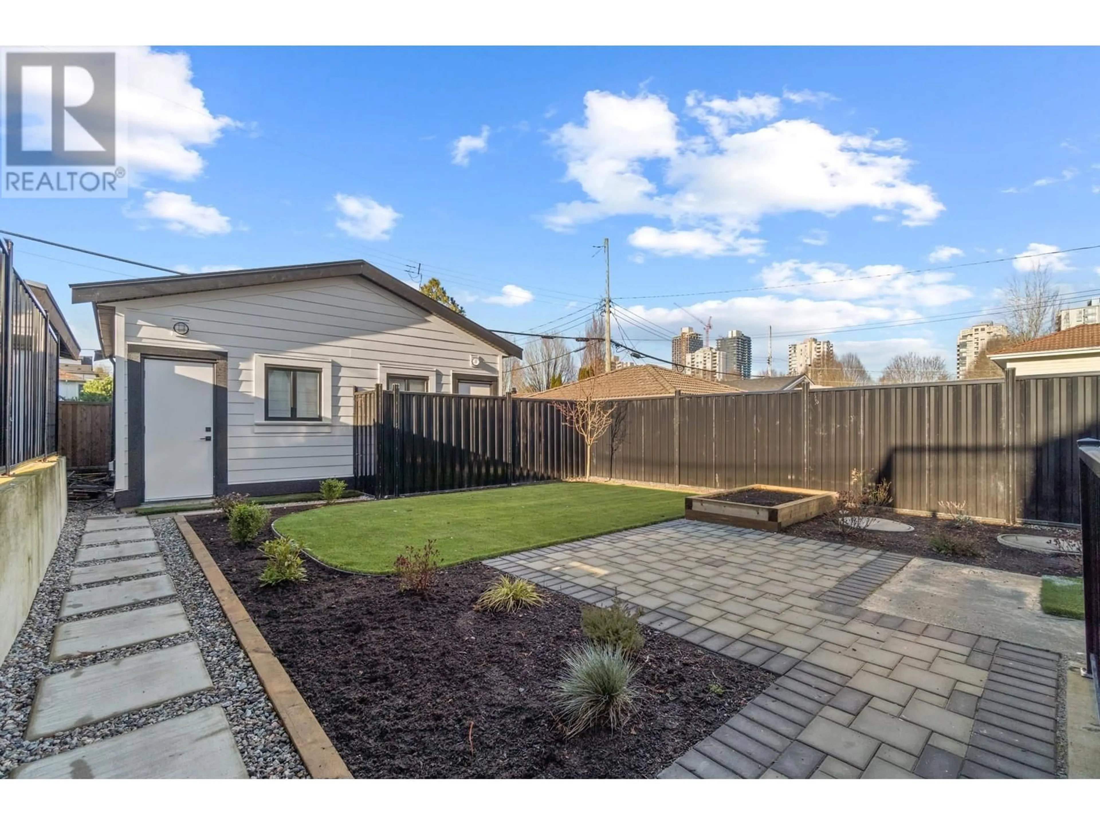 A pic from outside/outdoor area/front of a property/back of a property/a pic from drone, street for 5577 STAMFORD STREET, Vancouver British Columbia V5R4K6