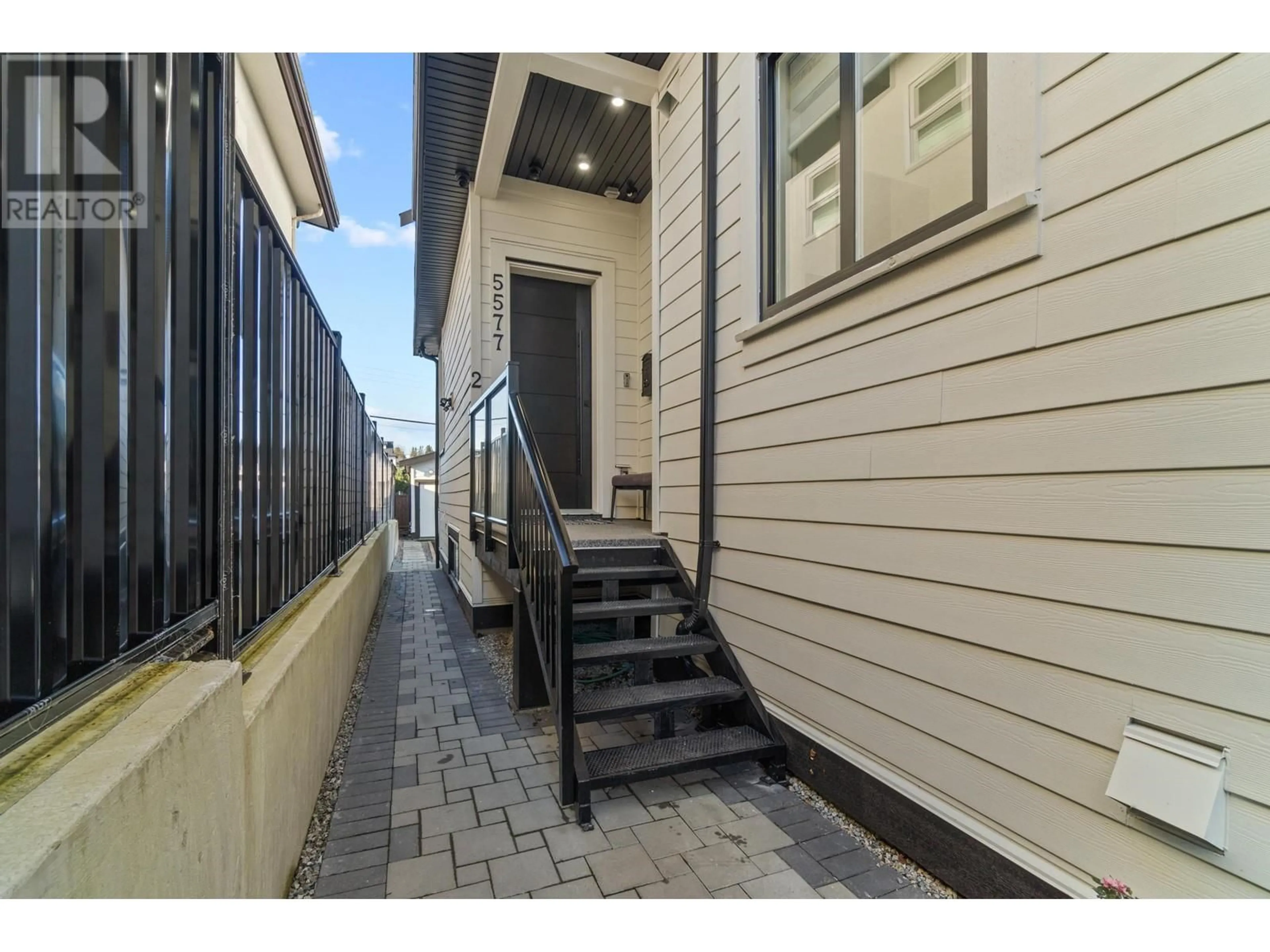 Patio, street for 5577 STAMFORD STREET, Vancouver British Columbia V5R4K6