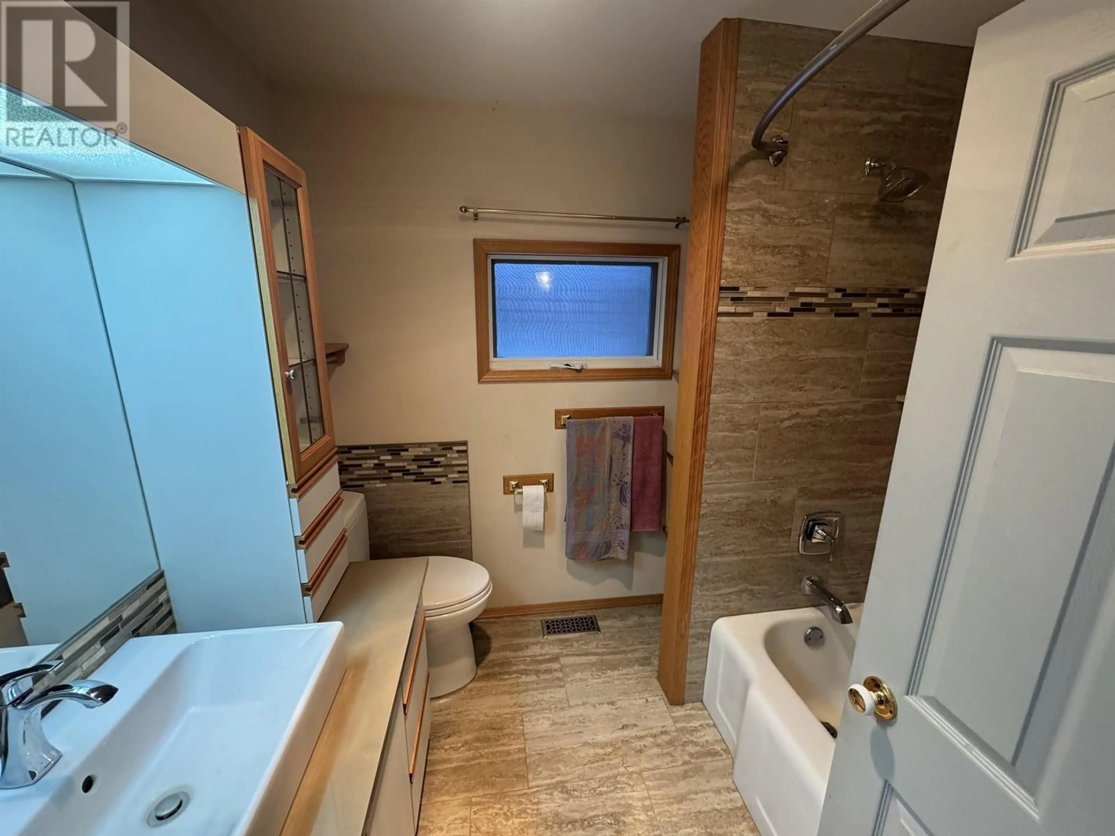 Standard bathroom, unknown for 1184 N MACKENZIE AVENUE, Williams Lake British Columbia V2G1P1