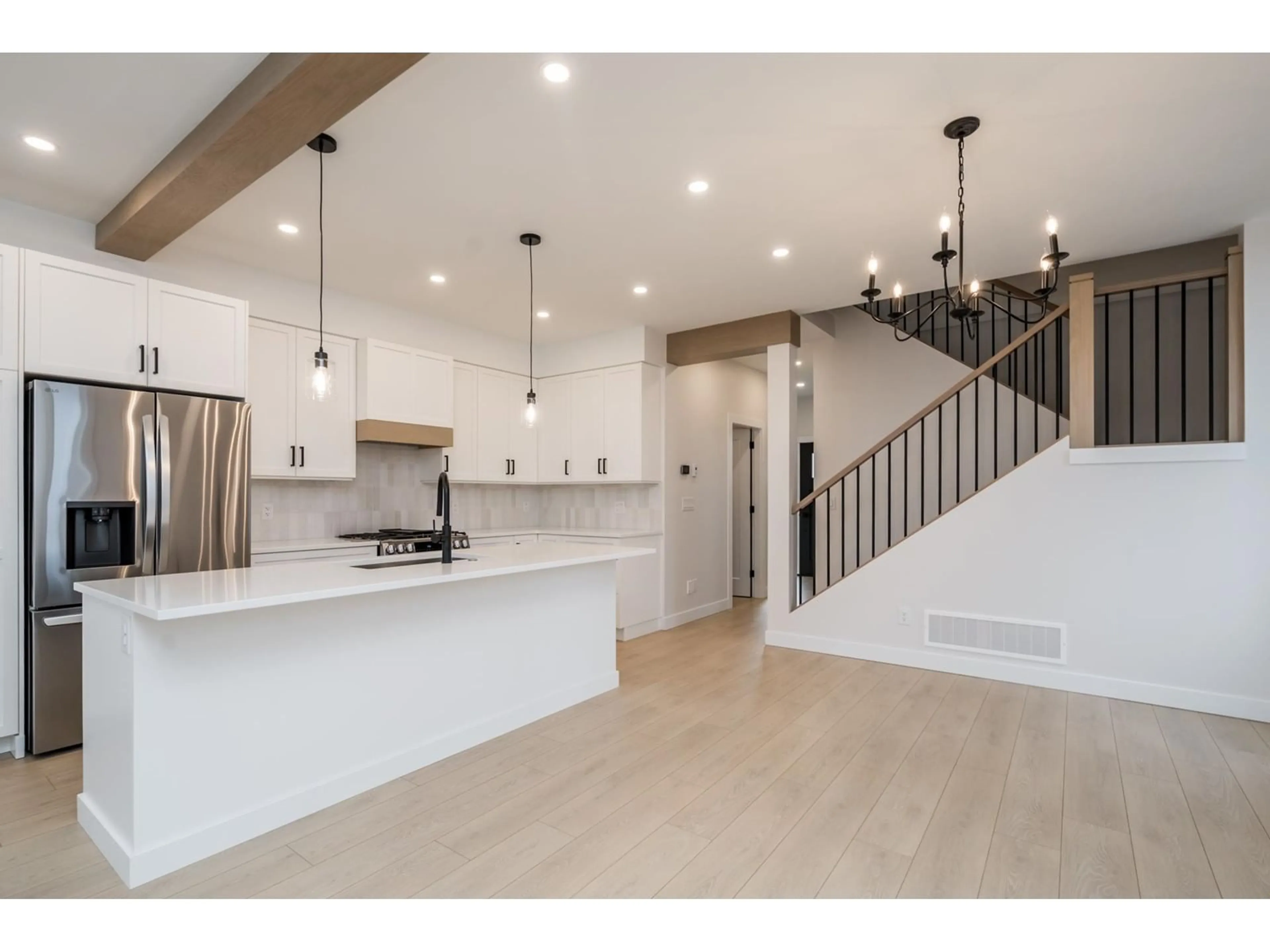 Open concept kitchen, unknown for 34643 FIRST AVENUE, Abbotsford British Columbia V2S8C2