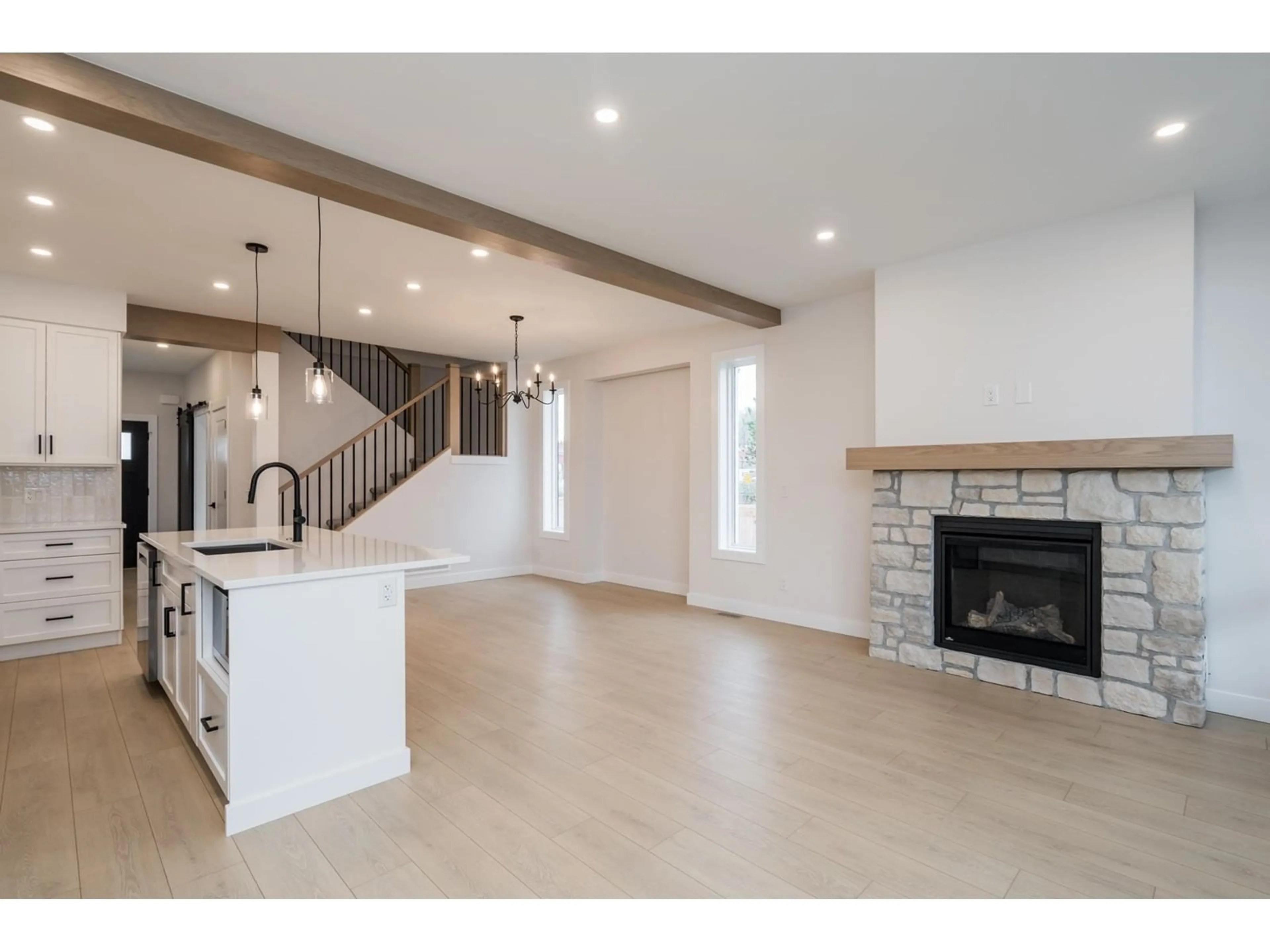 Open concept kitchen, unknown for 34643 FIRST AVENUE, Abbotsford British Columbia V2S8C2