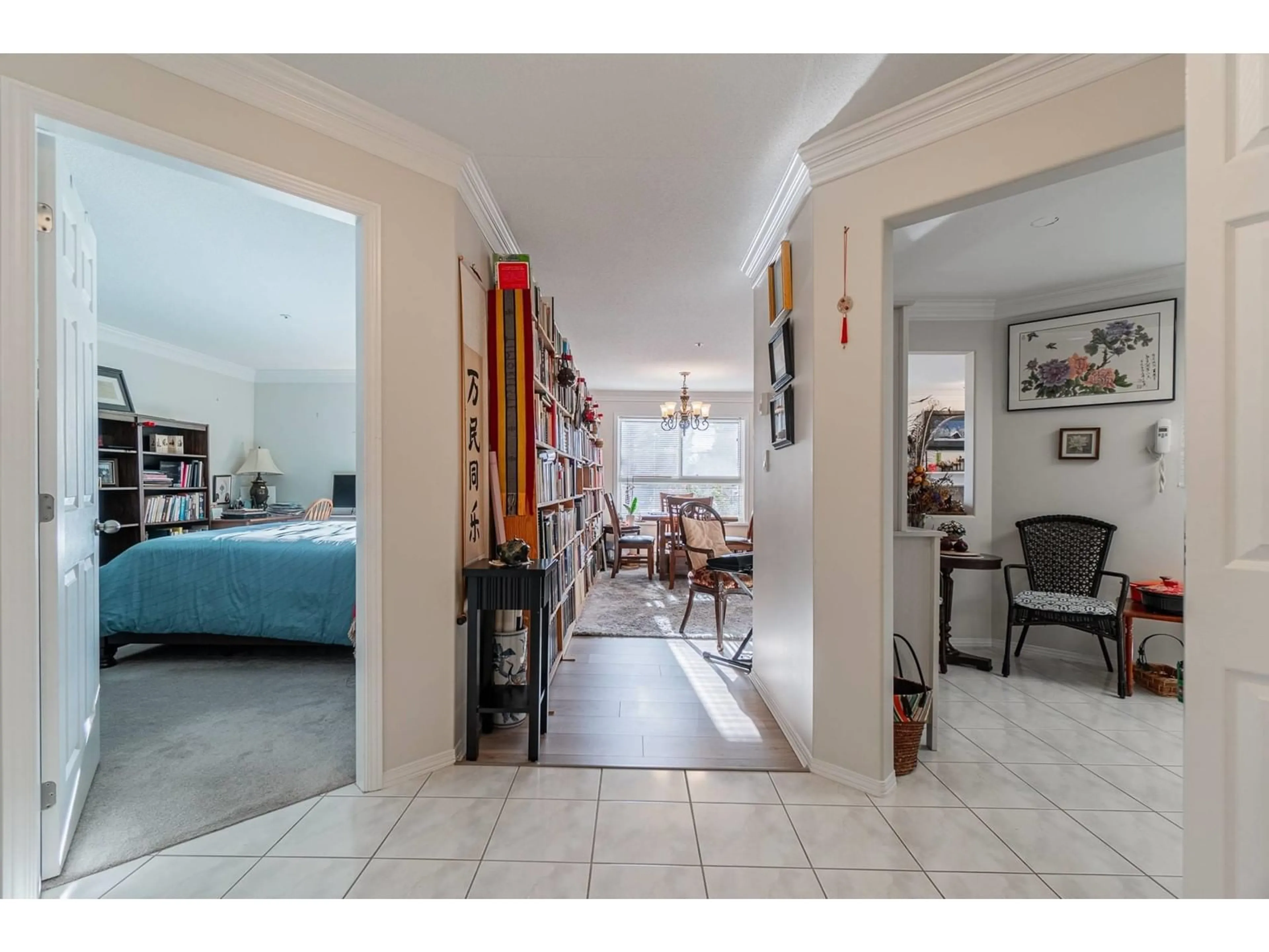 Indoor foyer for 103 - 33731 MARSHALL, Abbotsford British Columbia V2S1L5