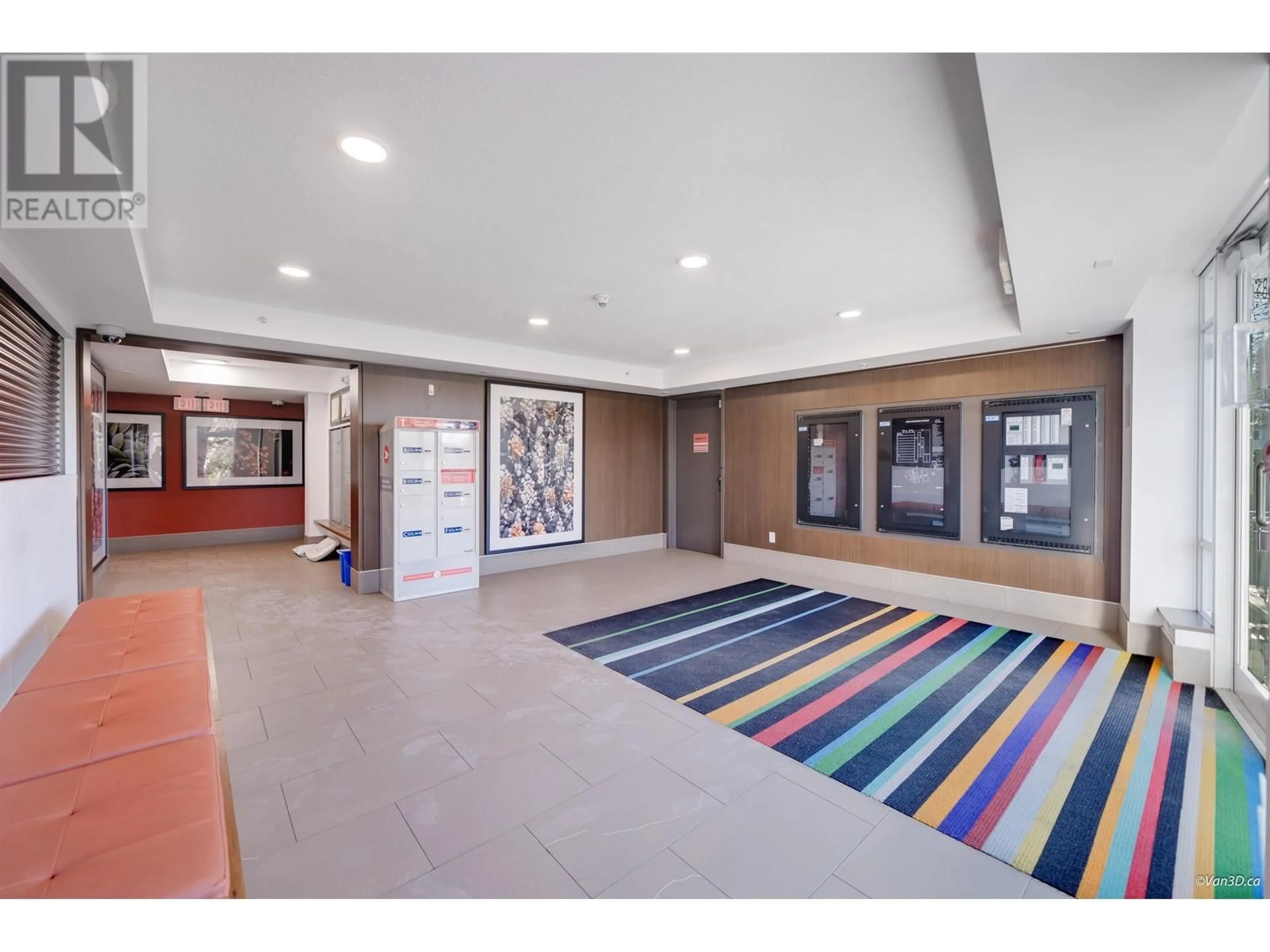 Indoor foyer for 302 4888 NANAIMO STREET, Vancouver British Columbia V5N0B5