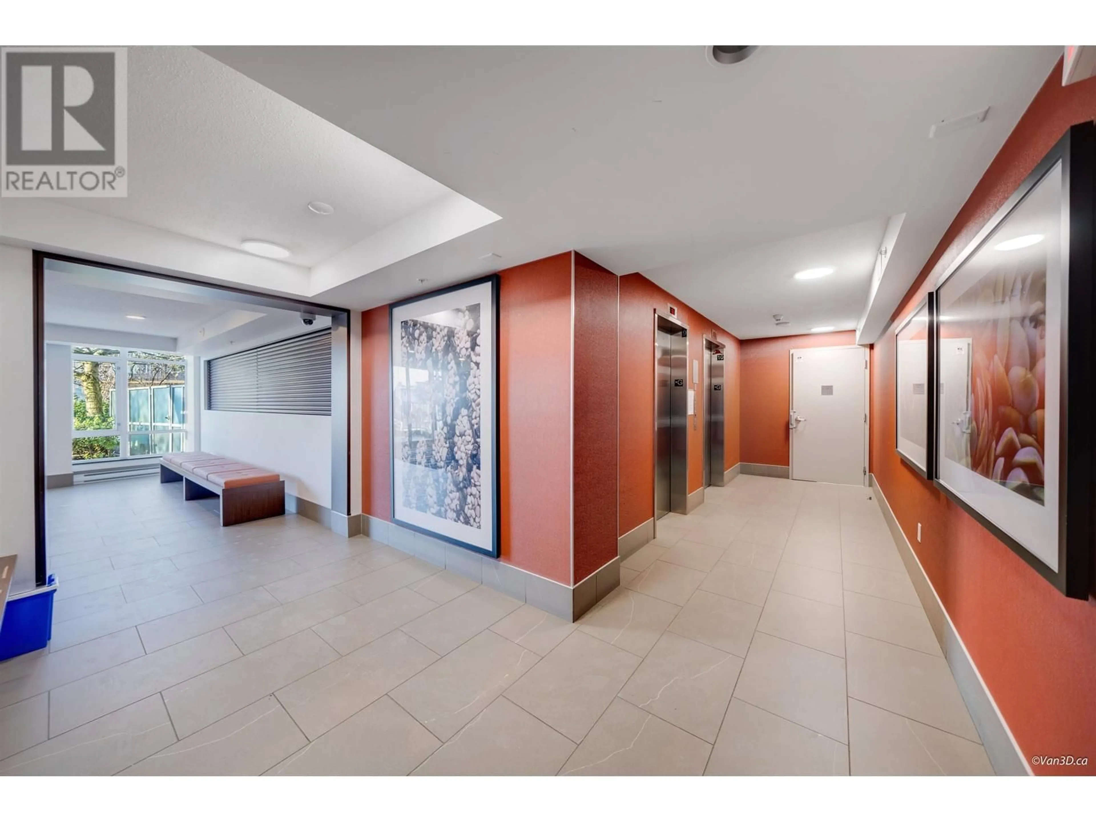 Indoor foyer for 302 4888 NANAIMO STREET, Vancouver British Columbia V5N0B5