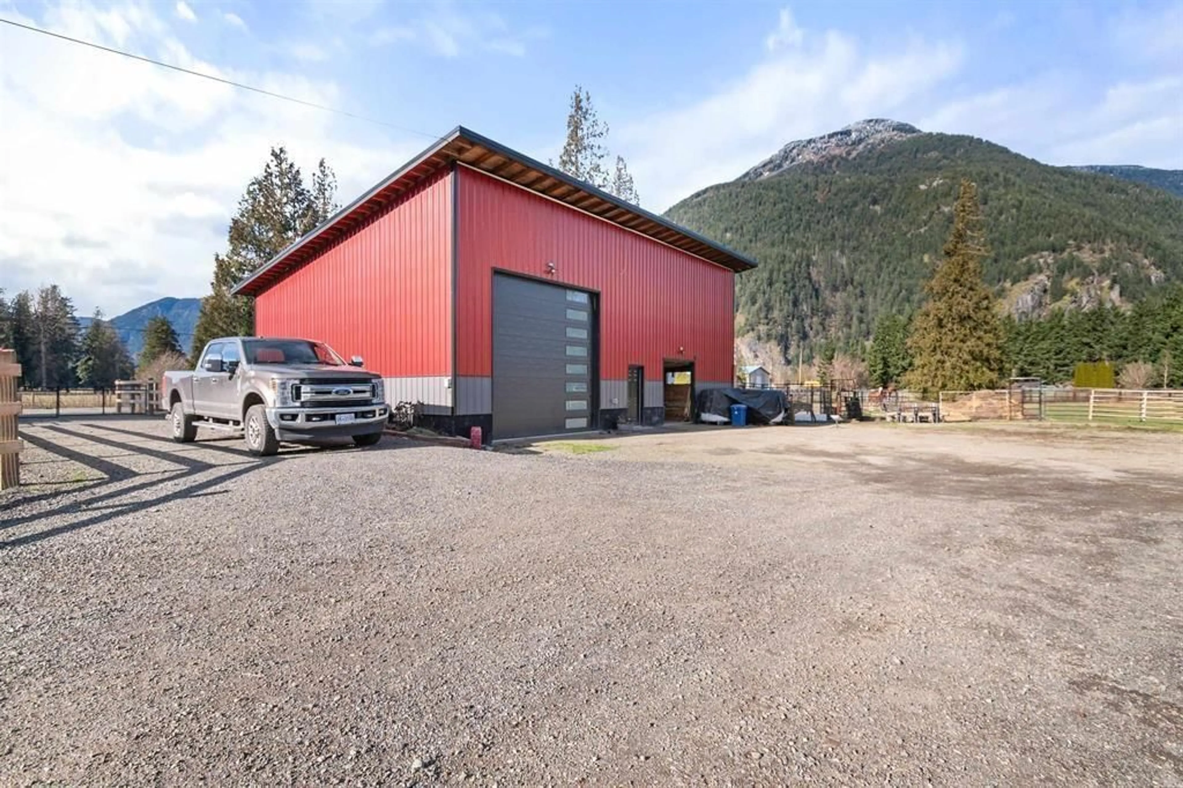 Indoor garage for 19640 BRISTOL SLOUGH ROAD|Hope, Hope British Columbia V0X1L2