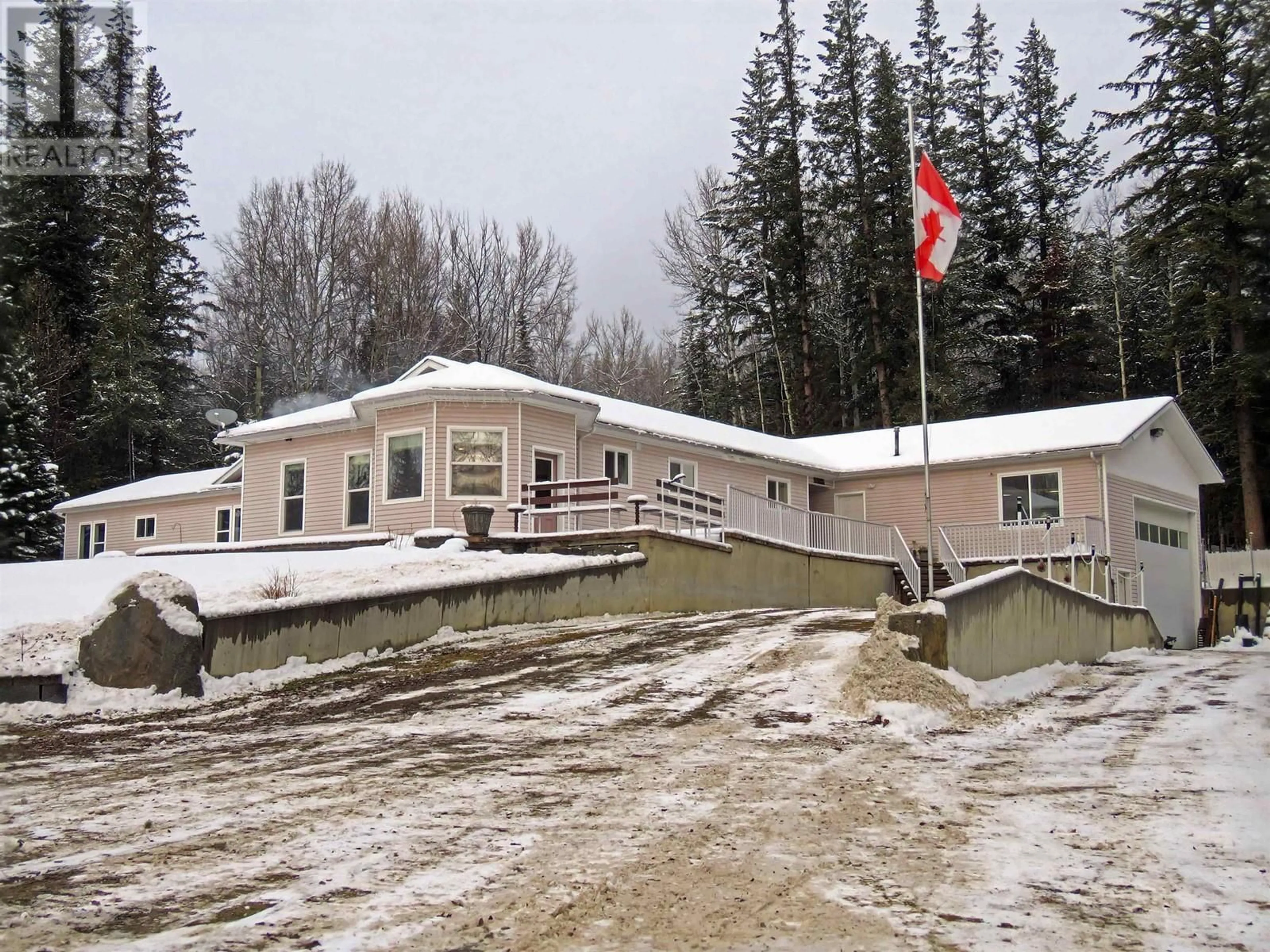A pic from outside/outdoor area/front of a property/back of a property/a pic from drone, building for 400 MOUNTAIN VIEW ROAD, McBride British Columbia V0J2E0