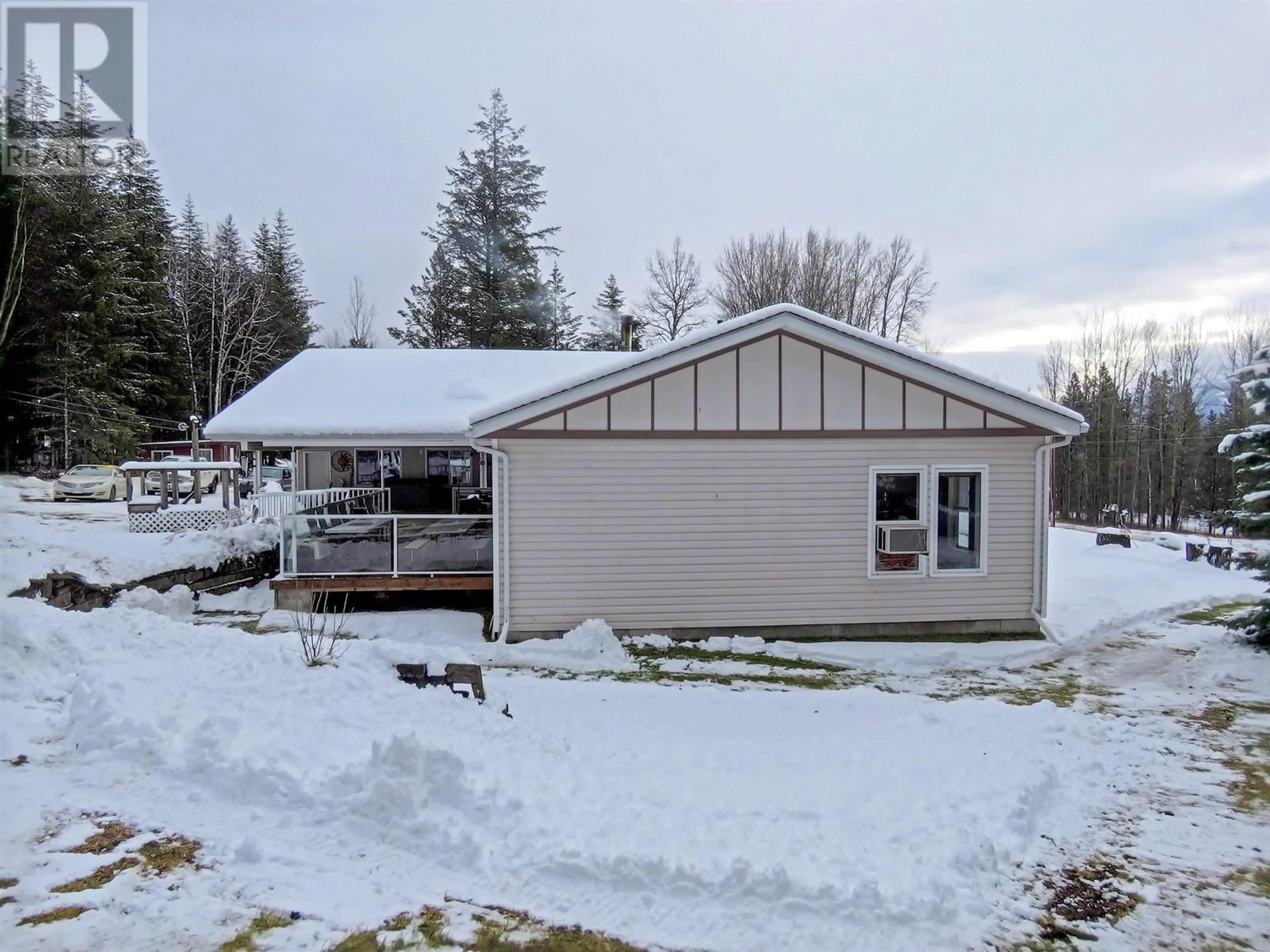 A pic from outside/outdoor area/front of a property/back of a property/a pic from drone, unknown for 400 MOUNTAIN VIEW ROAD, McBride British Columbia V0J2E0