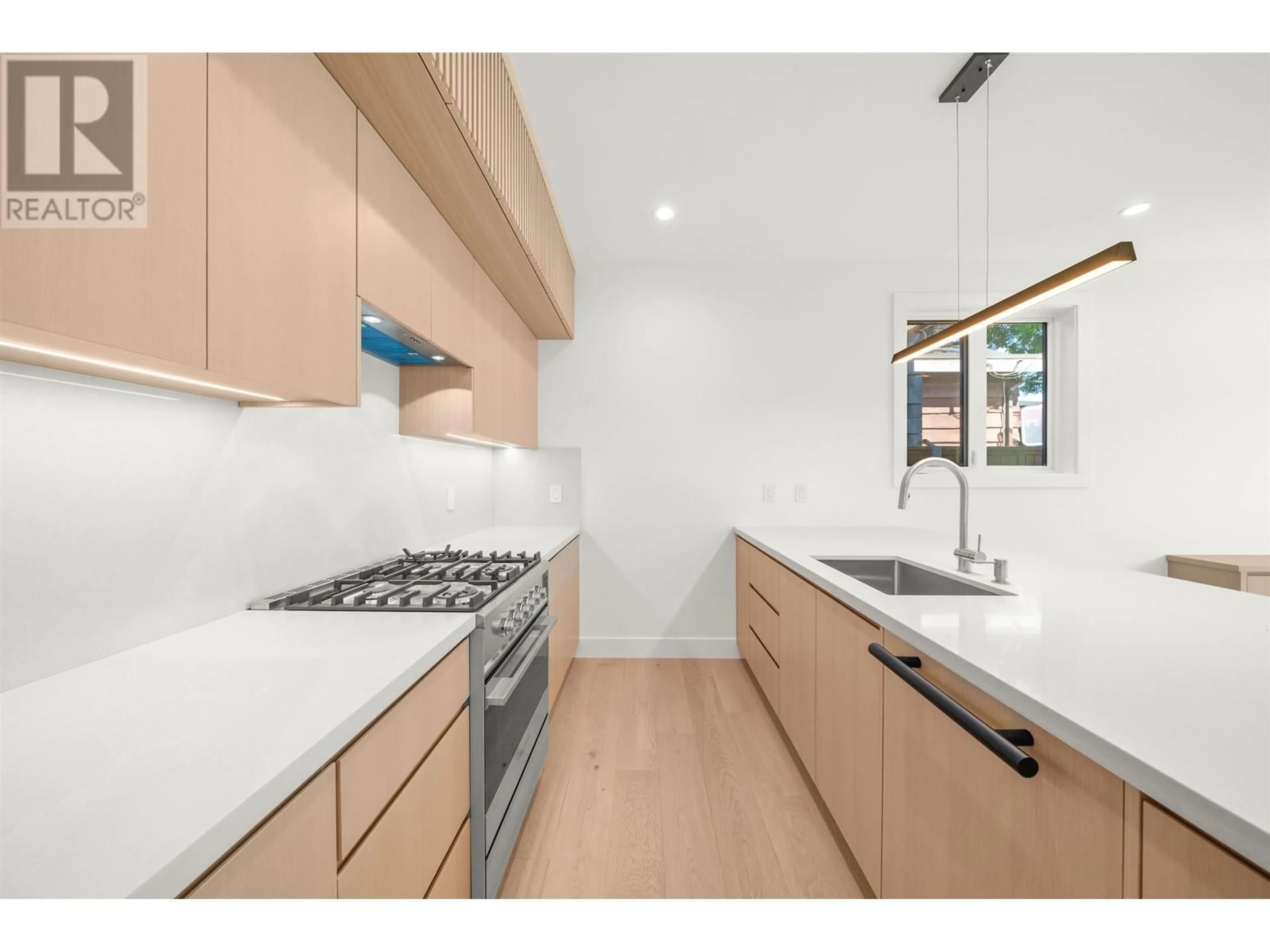 Standard kitchen, unknown for 2 760 W 48 AVENUE, Vancouver British Columbia V5Z2R9