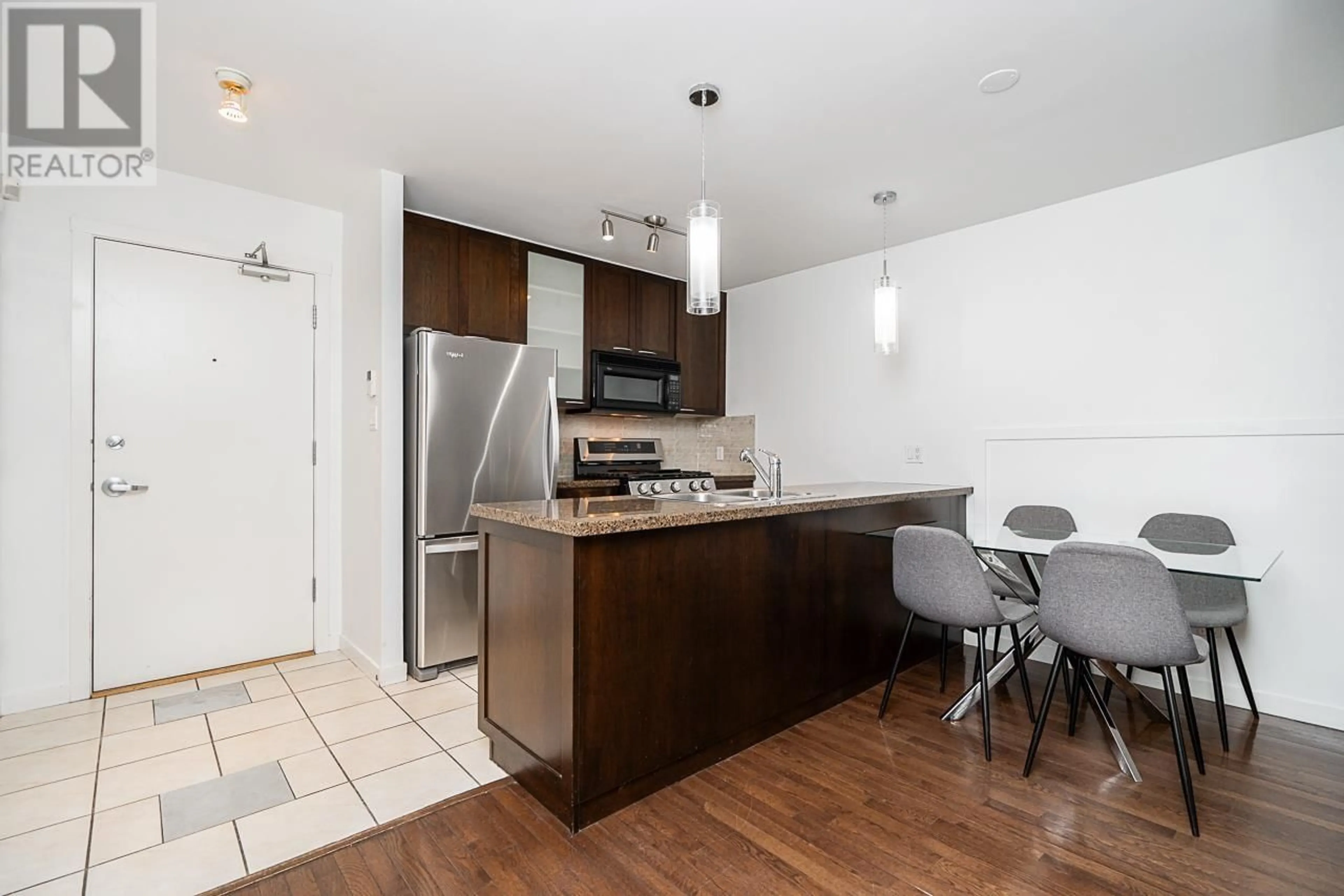 Standard kitchen, wood/laminate floor for 1505 989 RICHARDS STREET, Vancouver British Columbia V6B6R6