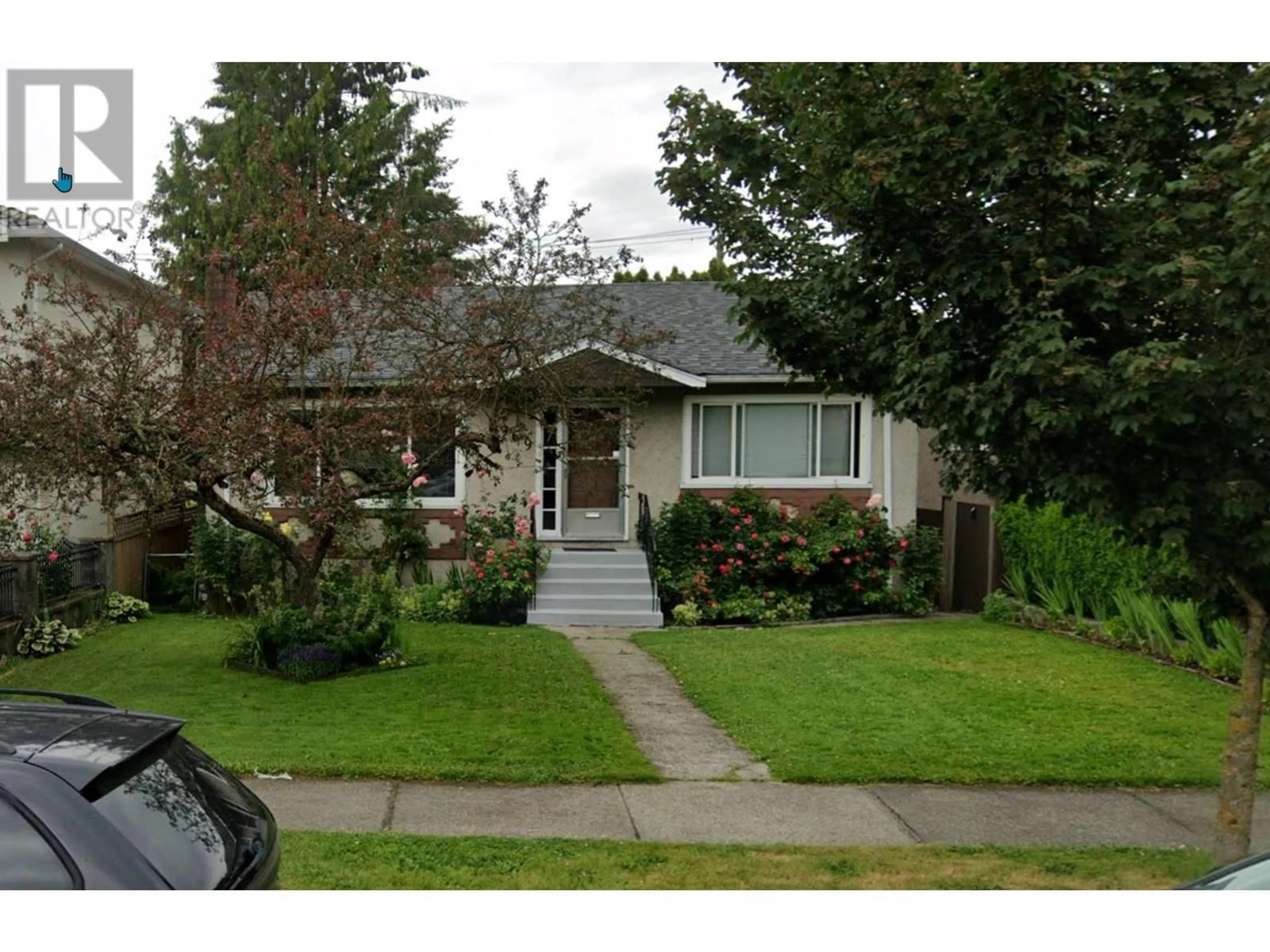 Home with vinyl exterior material, street for 6969 ARGYLE STREET, Vancouver British Columbia V5P3K7