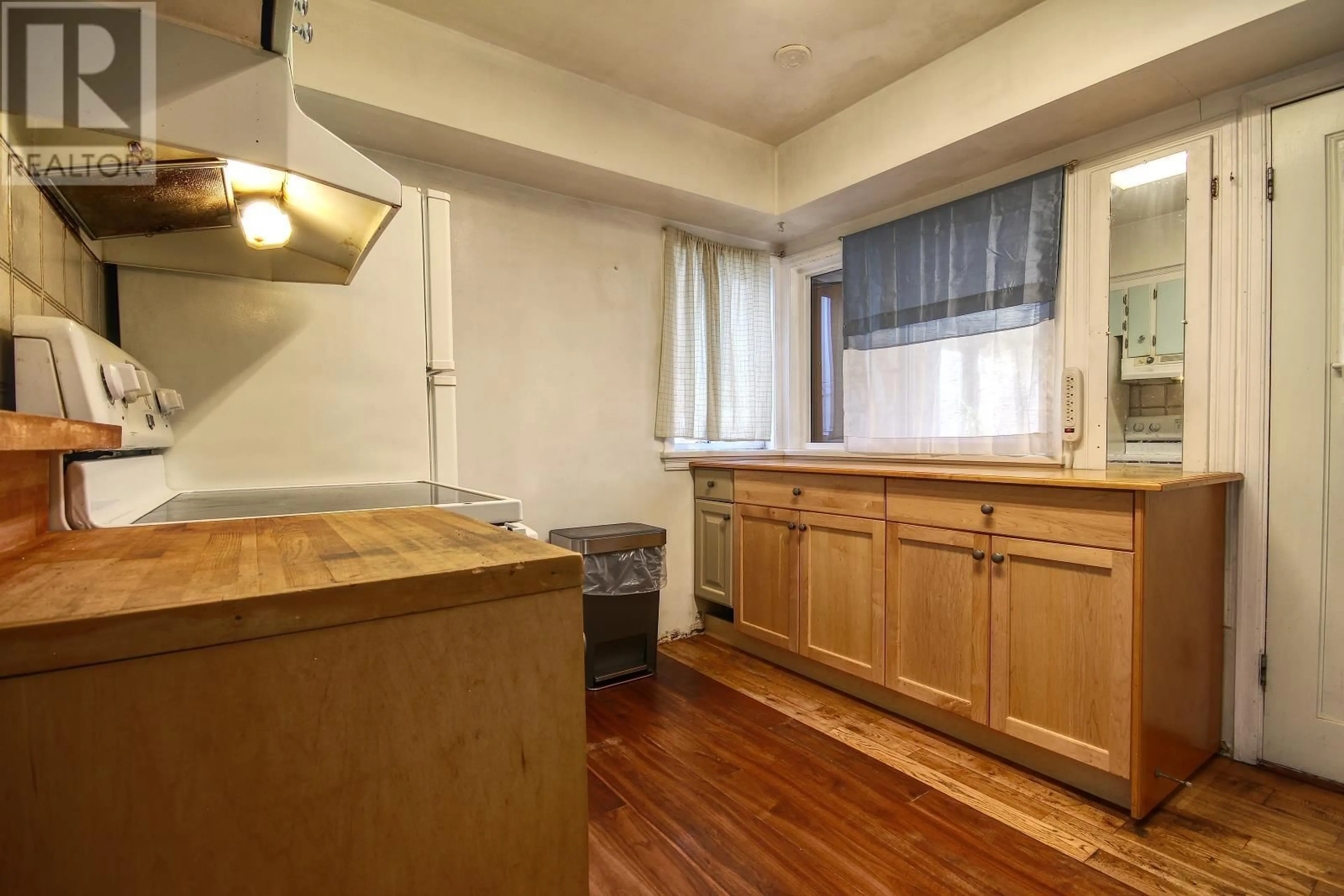 Standard kitchen, wood/laminate floor for 6969 ARGYLE STREET, Vancouver British Columbia V5P3K7