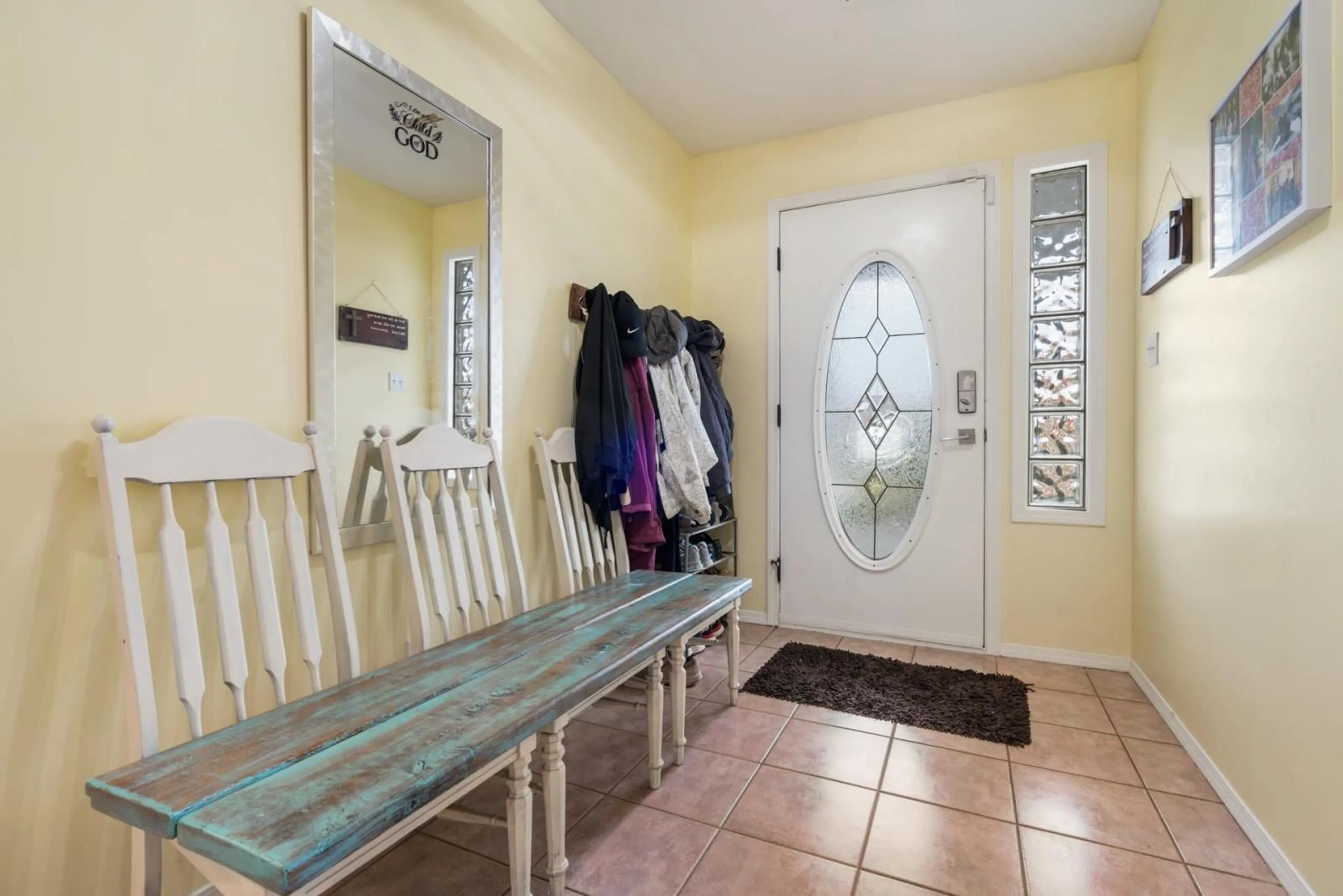 Indoor entryway for 46438 FERGUSON PLACE|Promontory, Chilliwack British Columbia V2R5L6