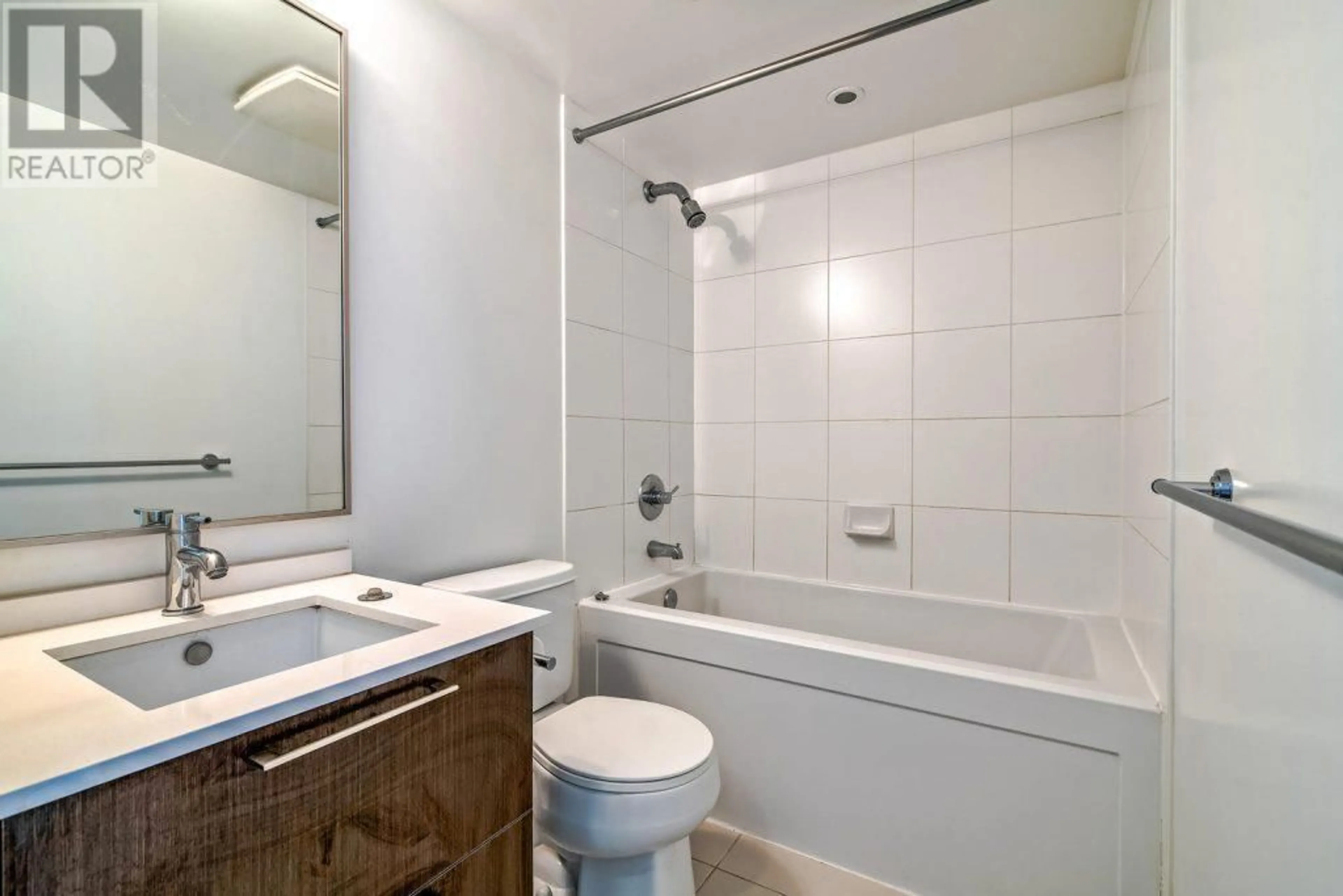 Standard bathroom, ceramic/tile floor for 2104 1255 SEYMOUR STREET, Vancouver British Columbia V6B0H1