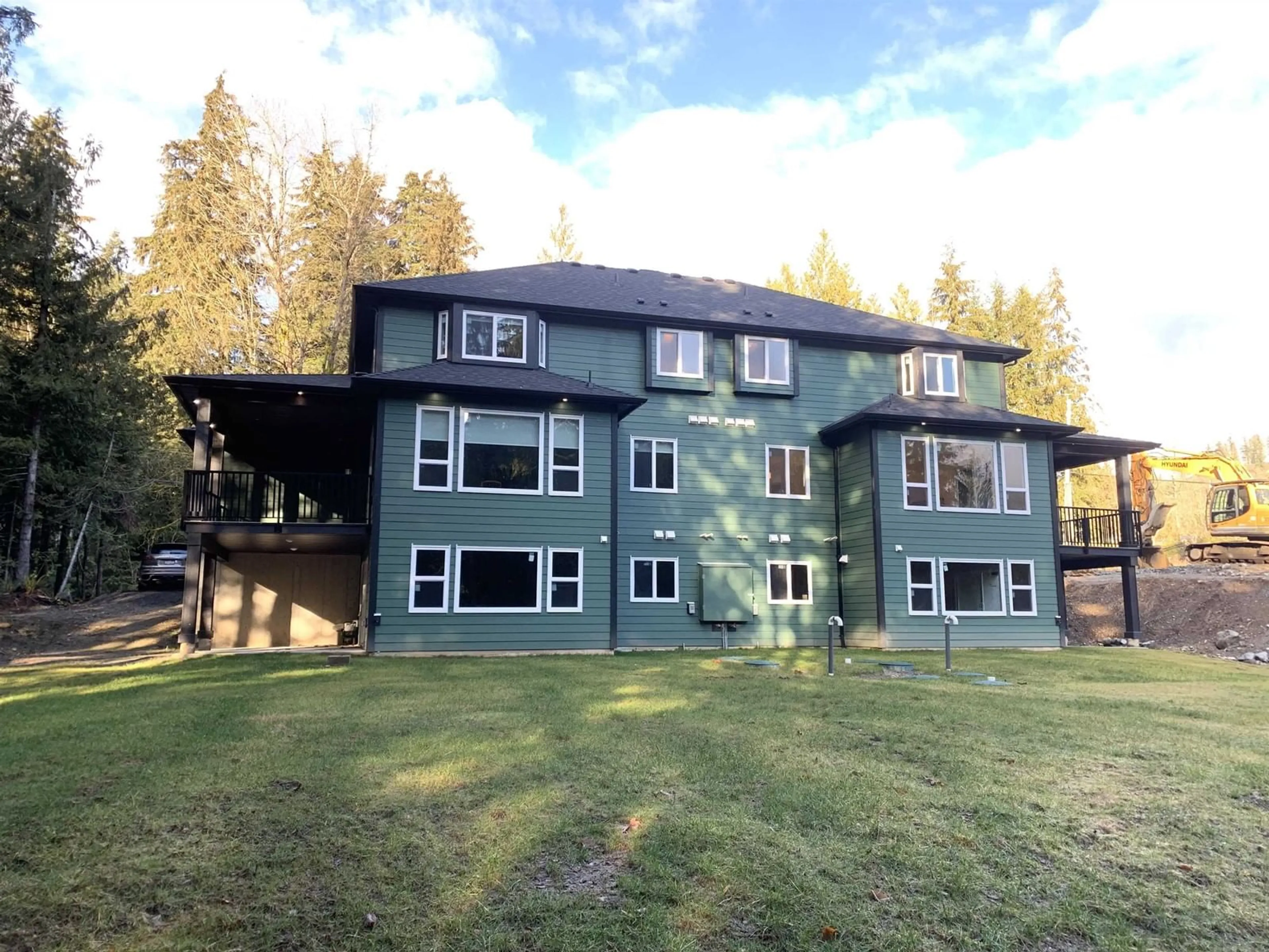 A pic from outside/outdoor area/front of a property/back of a property/a pic from drone, building for 34288-34292 FERNDALE AVENUE, Mission British Columbia V2V6B2