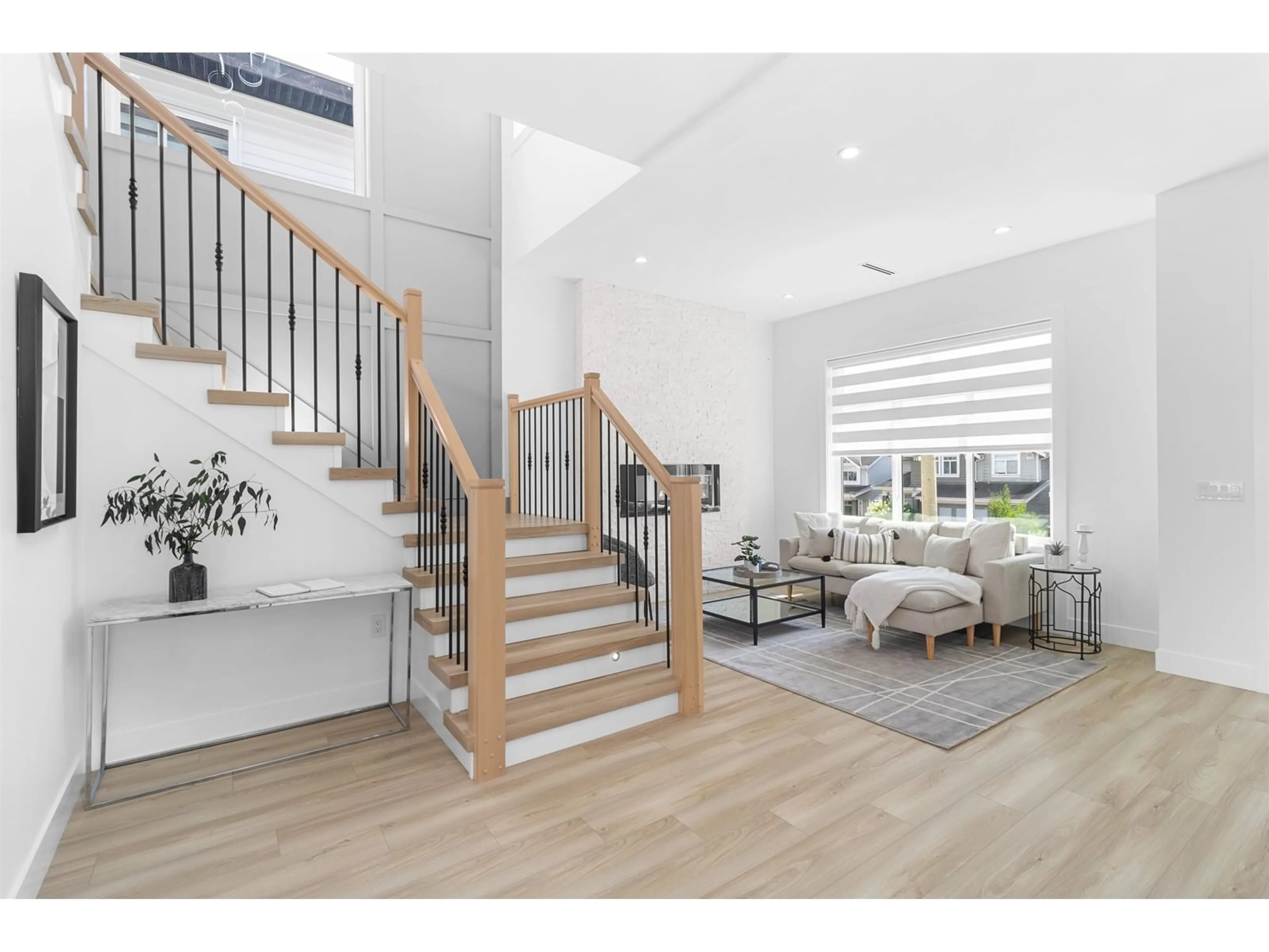 Indoor entryway for 20481 68, Langley British Columbia V2Y3C8