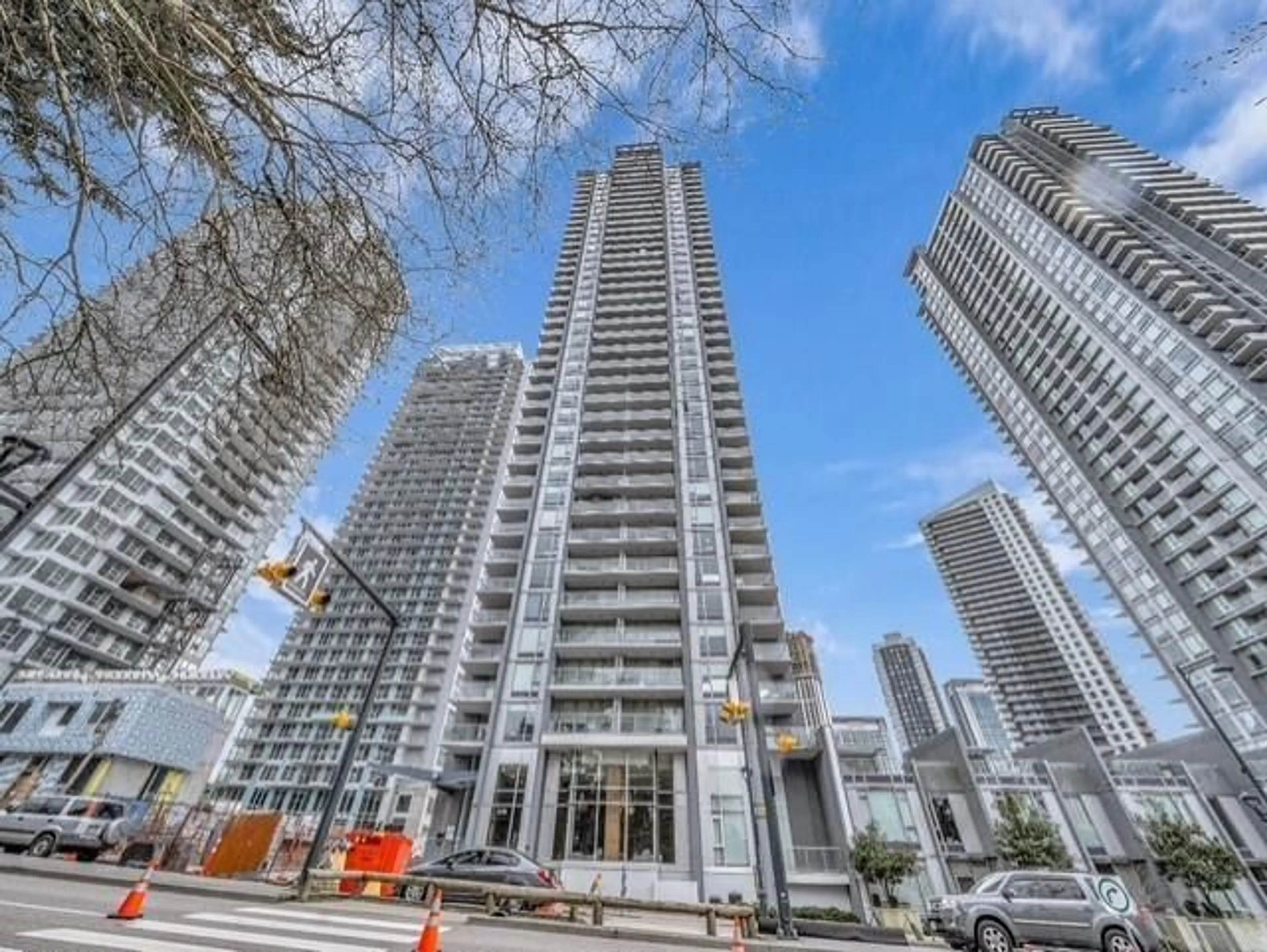 Indoor foyer for 1103 - 13750 100, Surrey British Columbia V3T0L3