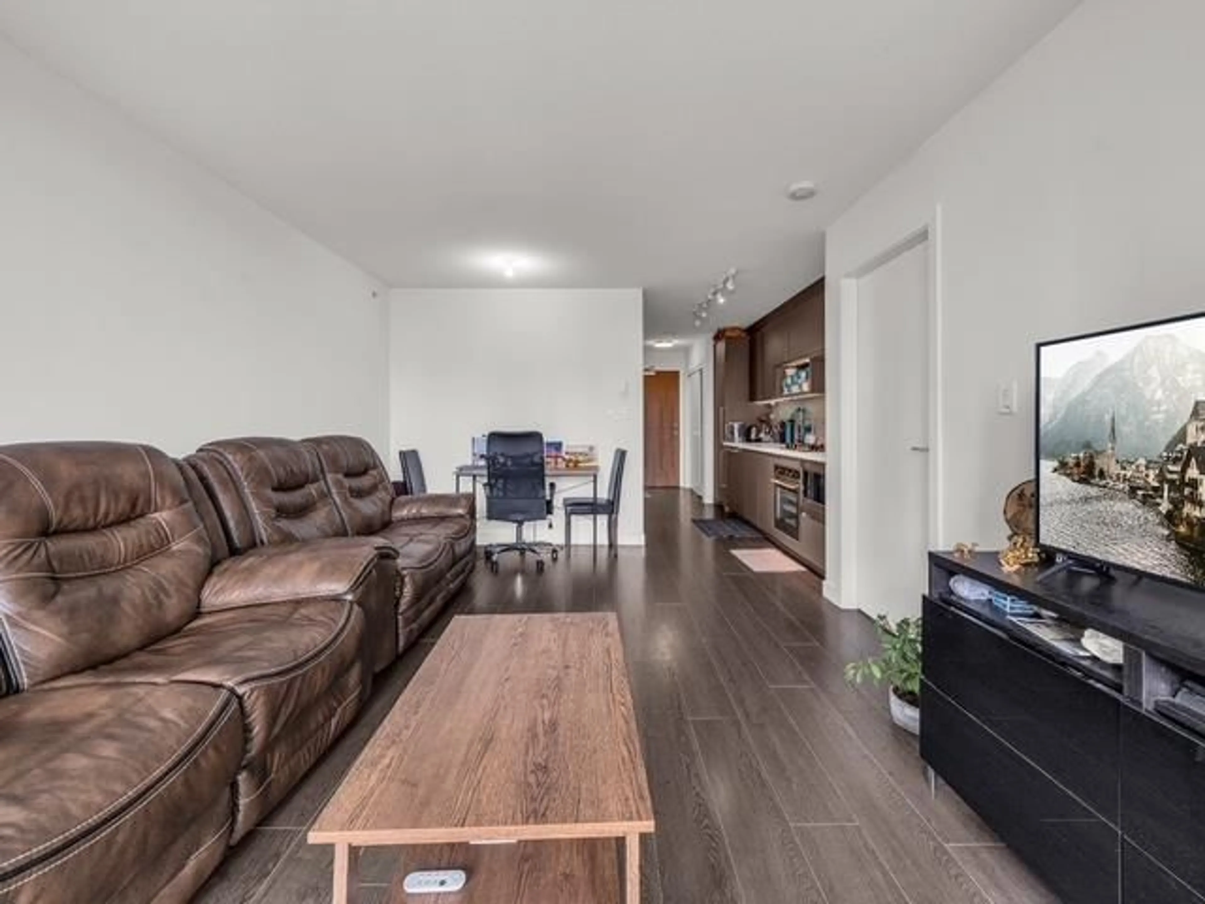 Living room with furniture, wood/laminate floor for 1103 - 13750 100, Surrey British Columbia V3T0L3