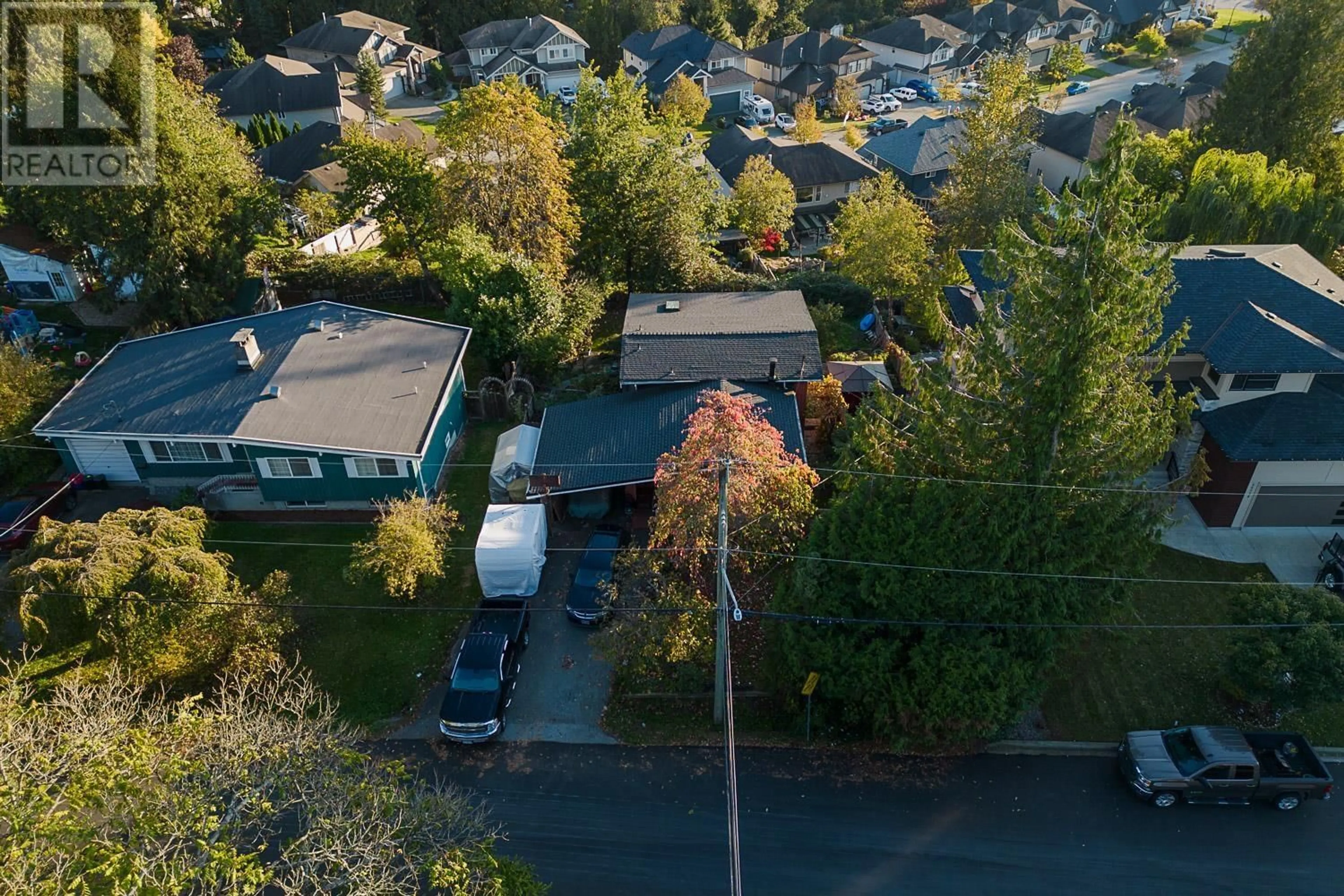 A pic from outside/outdoor area/front of a property/back of a property/a pic from drone, street for 22762 GILLEY AVENUE, Maple Ridge British Columbia V2X2G2