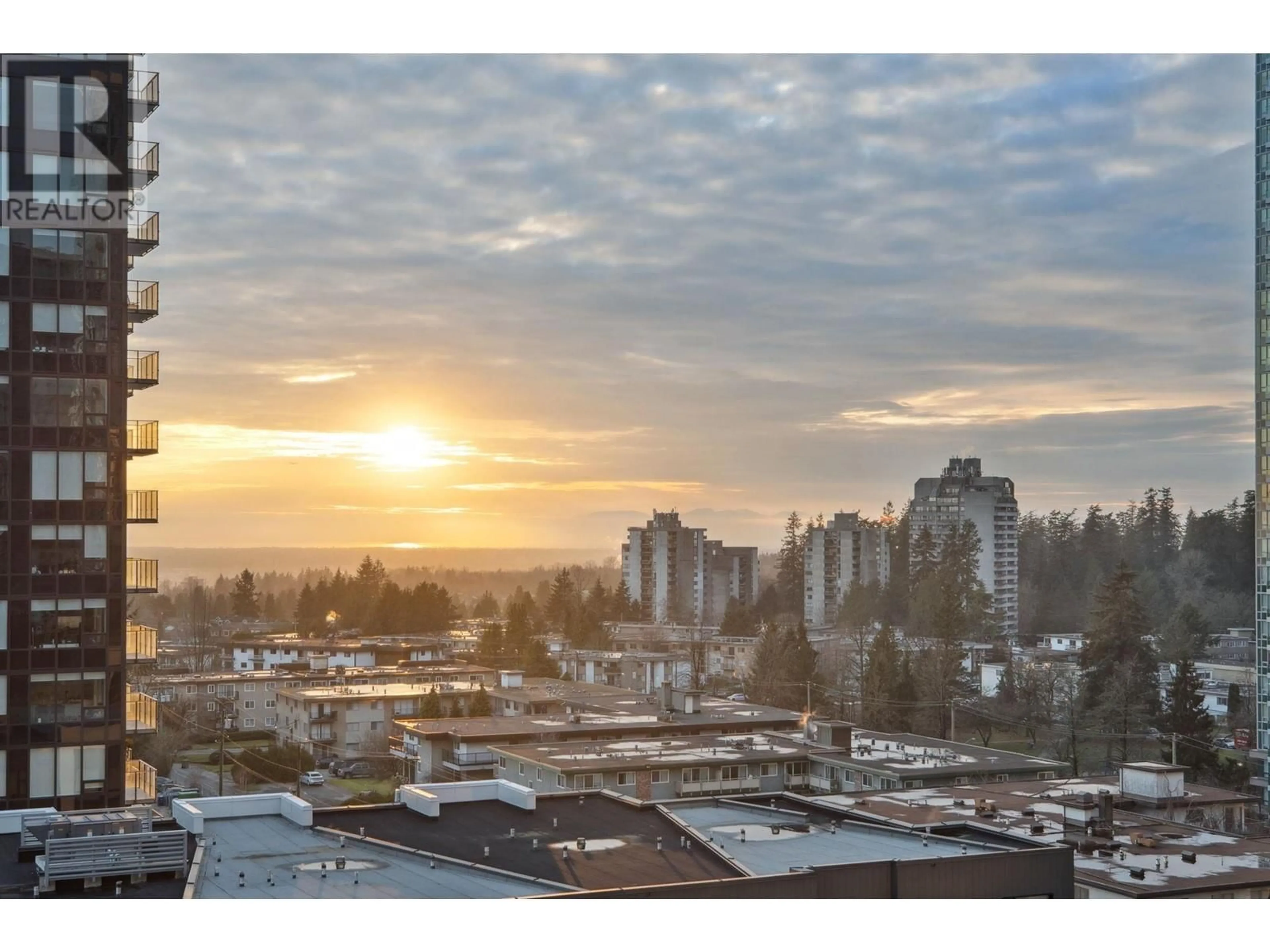 A pic from outside/outdoor area/front of a property/back of a property/a pic from drone, mountain view for 906 - 6461 TELFORD AVENUE, Burnaby British Columbia V5H0B8