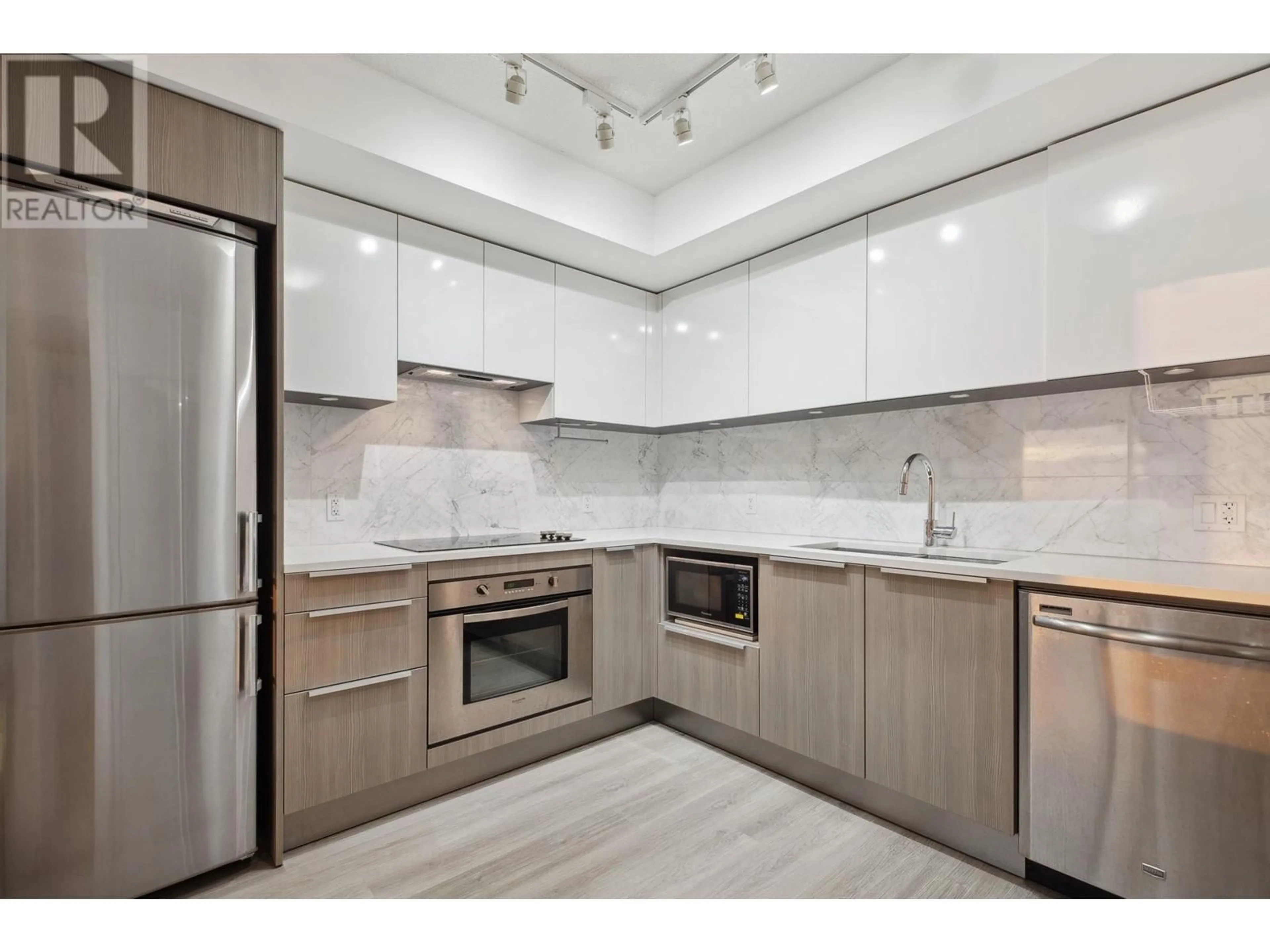 Standard kitchen, ceramic/tile floor for 906 - 6461 TELFORD AVENUE, Burnaby British Columbia V5H0B8