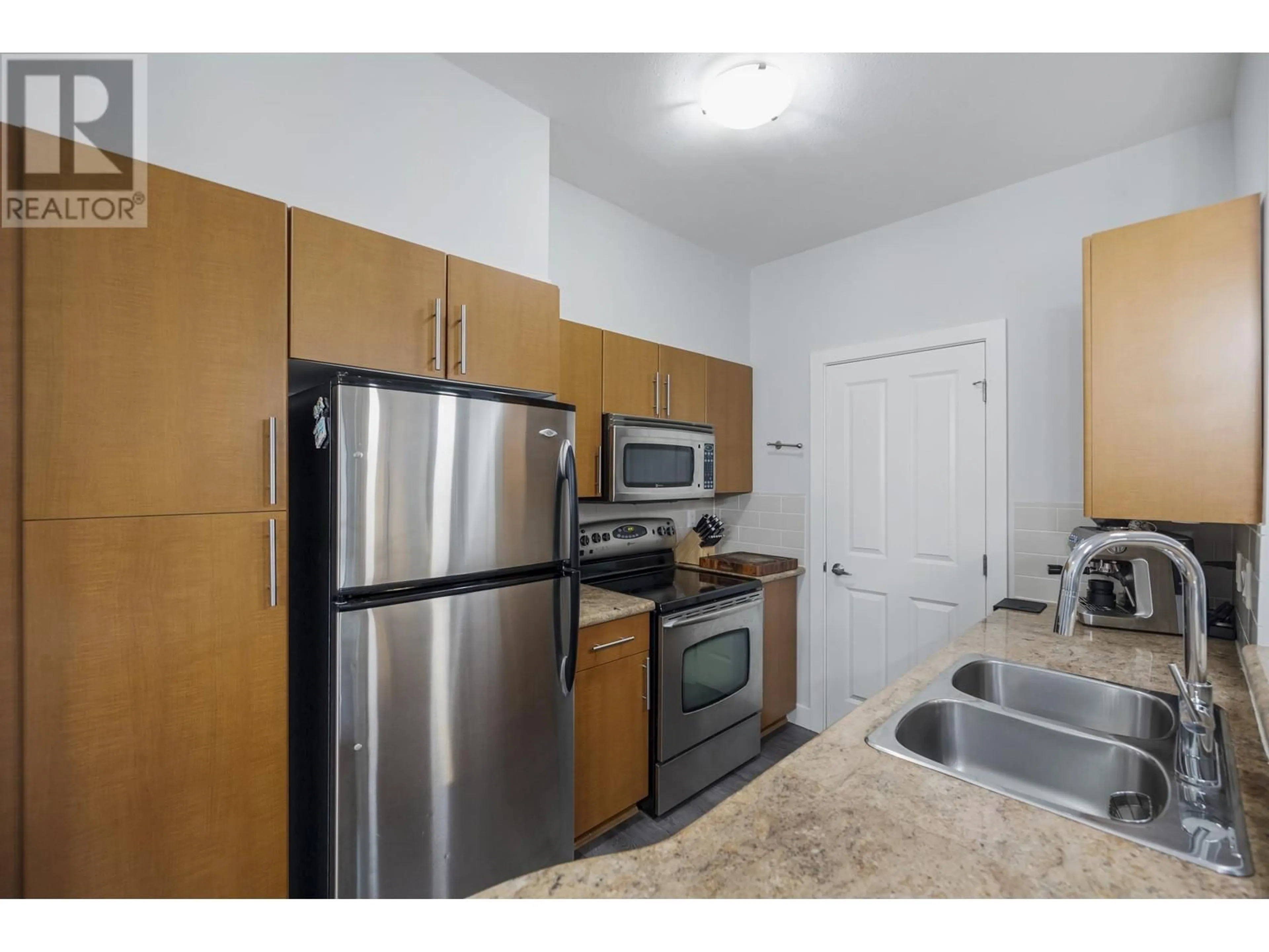 Standard kitchen, unknown for 206 2478 SHAUGHNESSY STREET, Port Coquitlam British Columbia V3C0A1