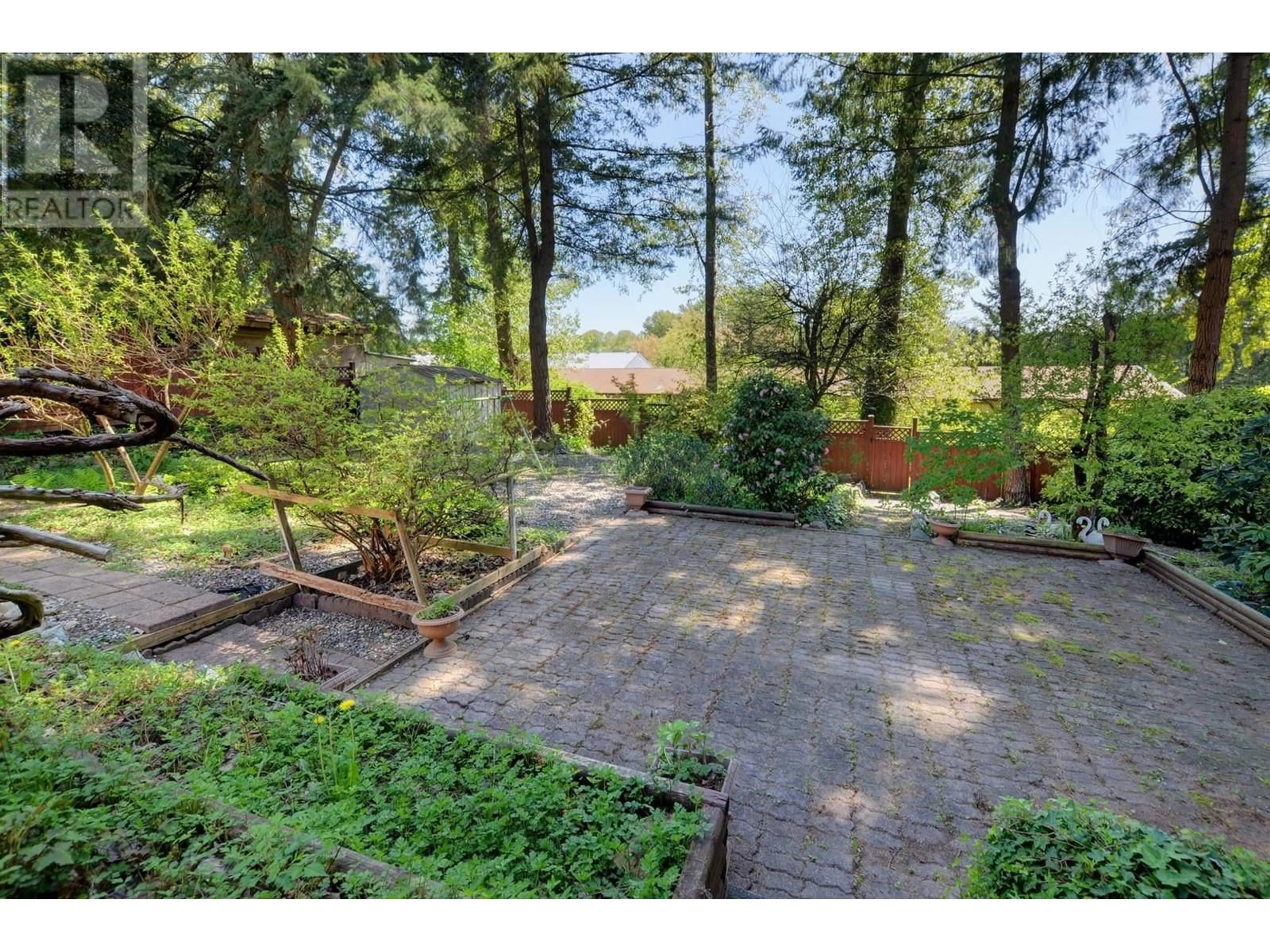 Patio, forest/trees view for 7044 FIELDING COURT, Burnaby British Columbia V5A1Y5