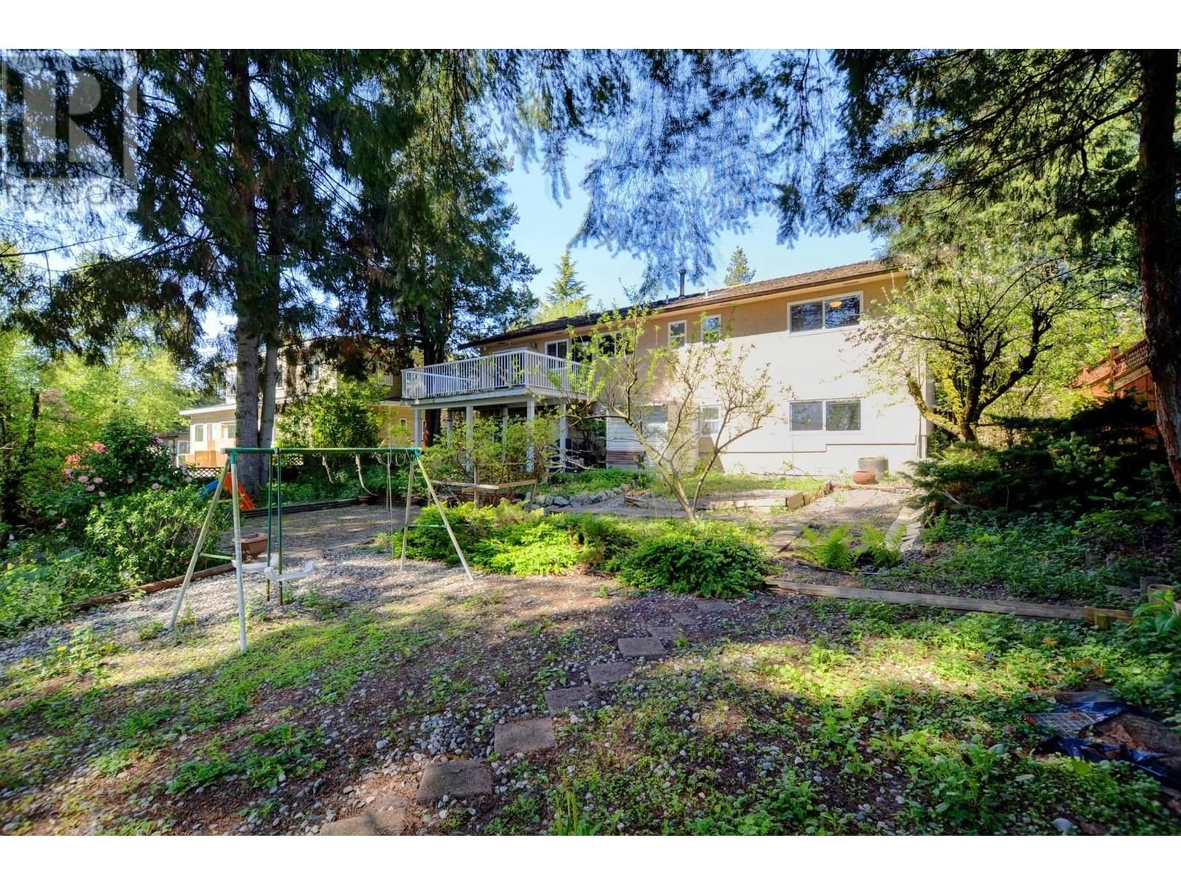 A pic from outside/outdoor area/front of a property/back of a property/a pic from drone, street for 7044 FIELDING COURT, Burnaby British Columbia V5A1Y5