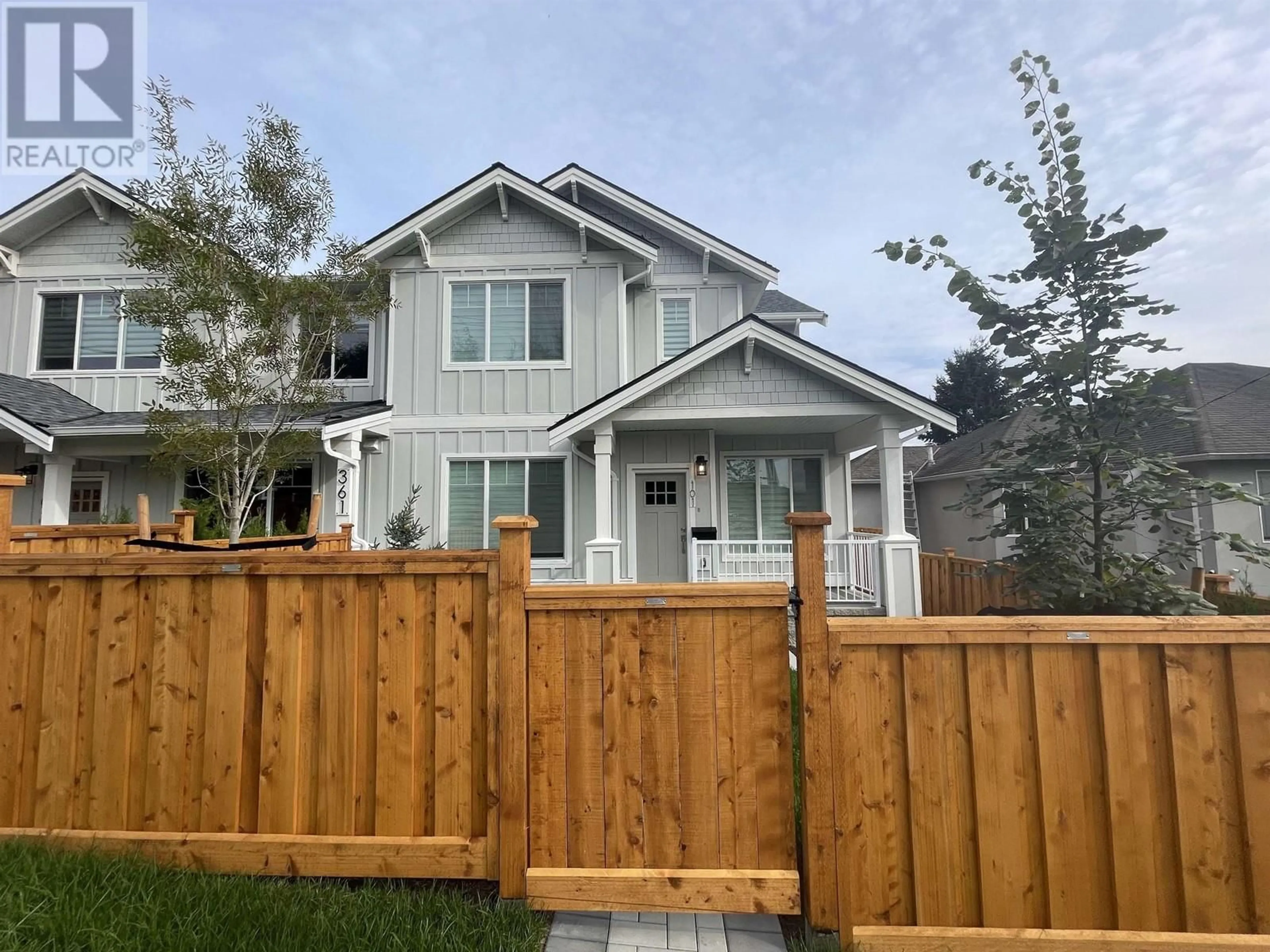 Home with vinyl exterior material, street for 101 361 MARMONT STREET, Coquitlam British Columbia V3K4R5