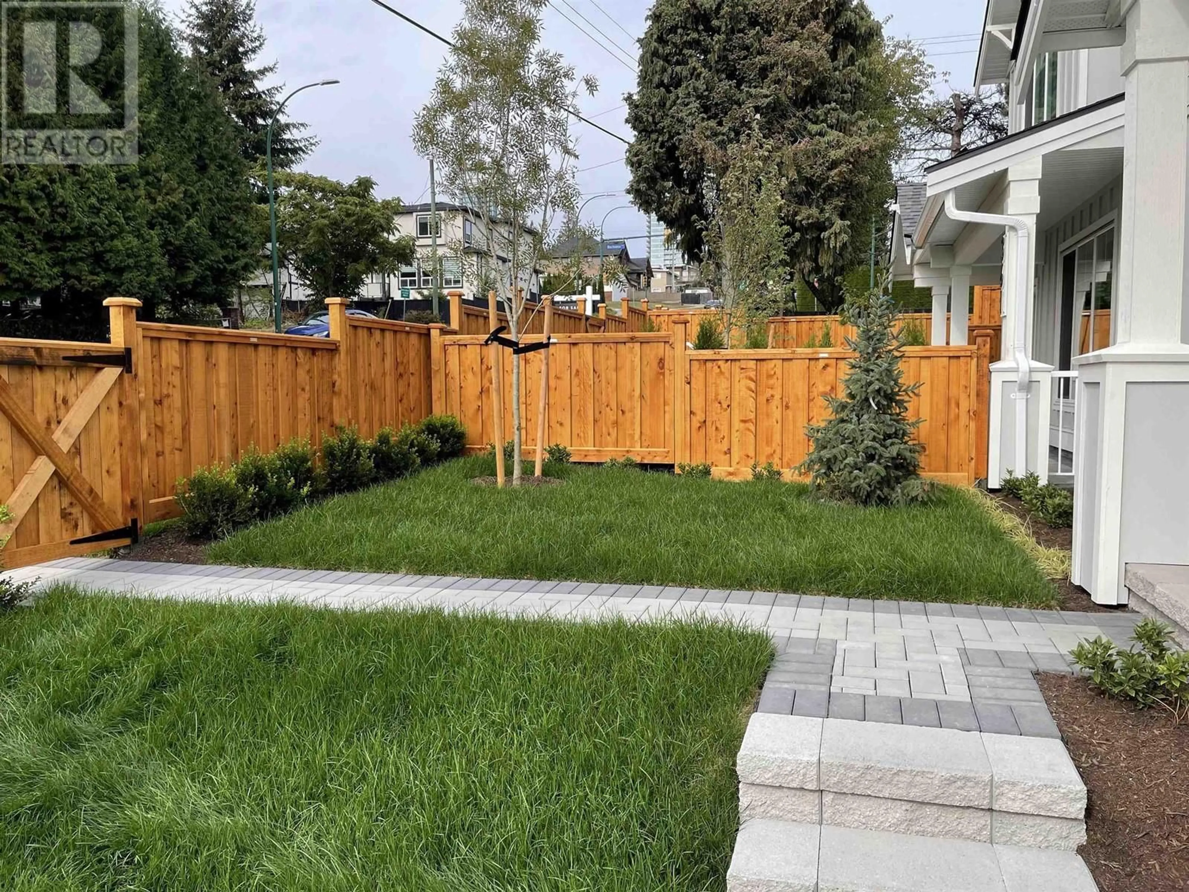 Patio, street for 101 361 MARMONT STREET, Coquitlam British Columbia V3K4R5