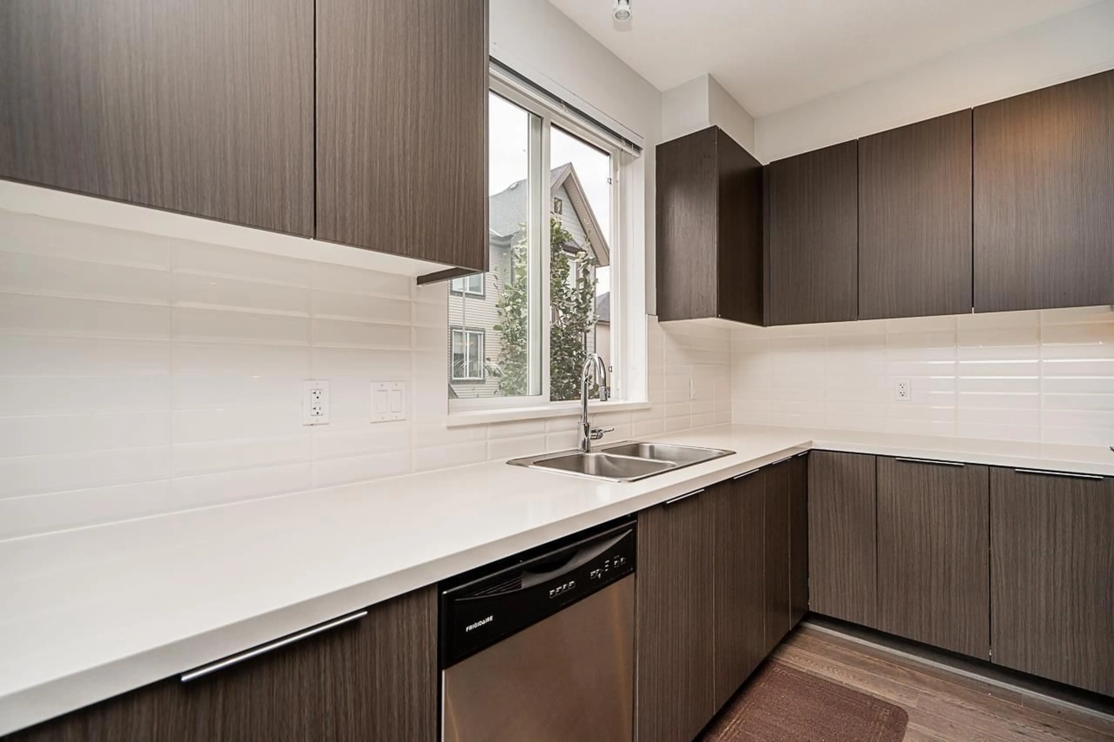 Standard kitchen, unknown for 124 8138 204 STREET, Langley British Columbia V2Y0T4