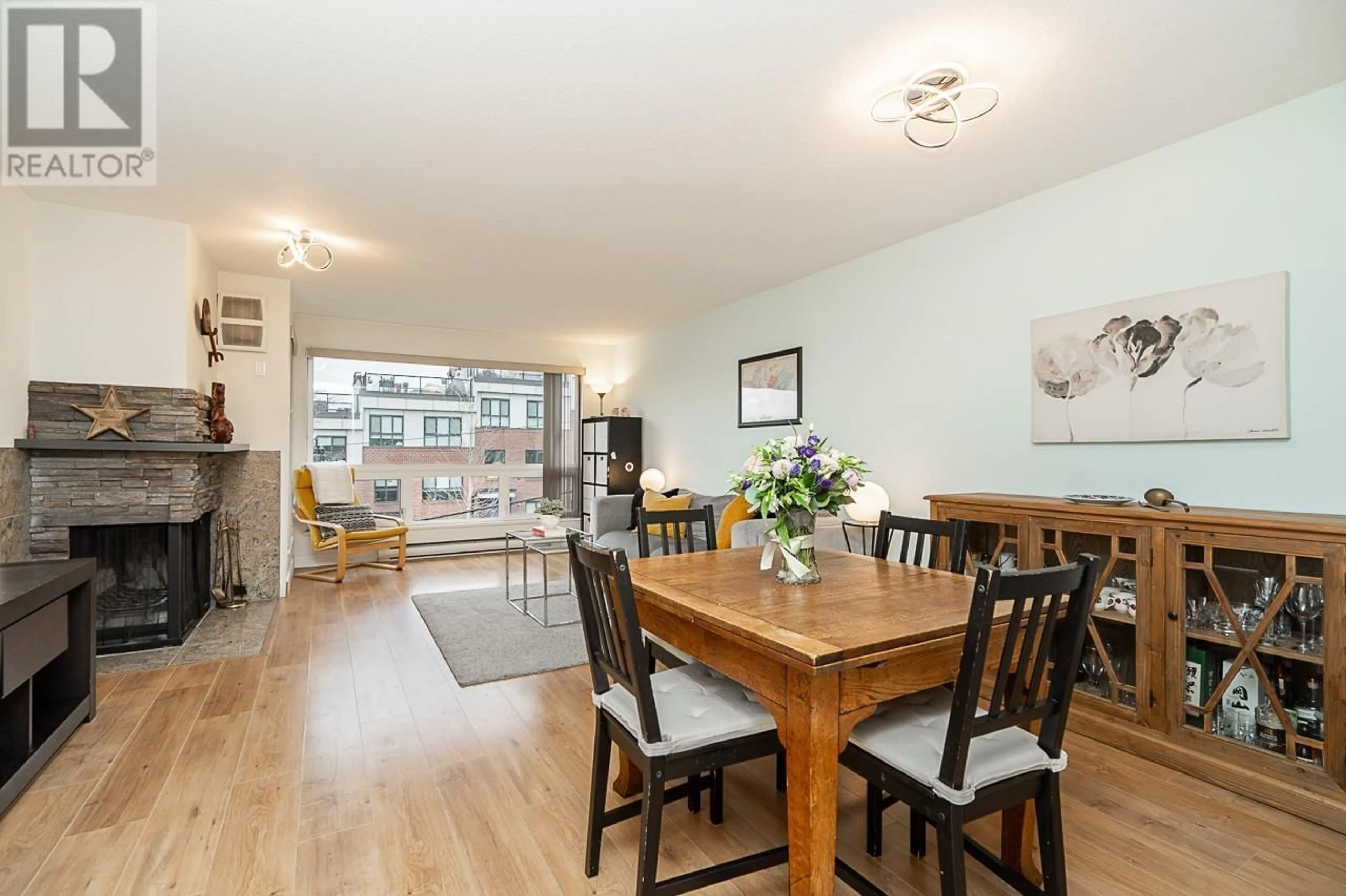 Dining room, wood/laminate floor for 2209 ALDER STREET, Vancouver British Columbia V6H2R8