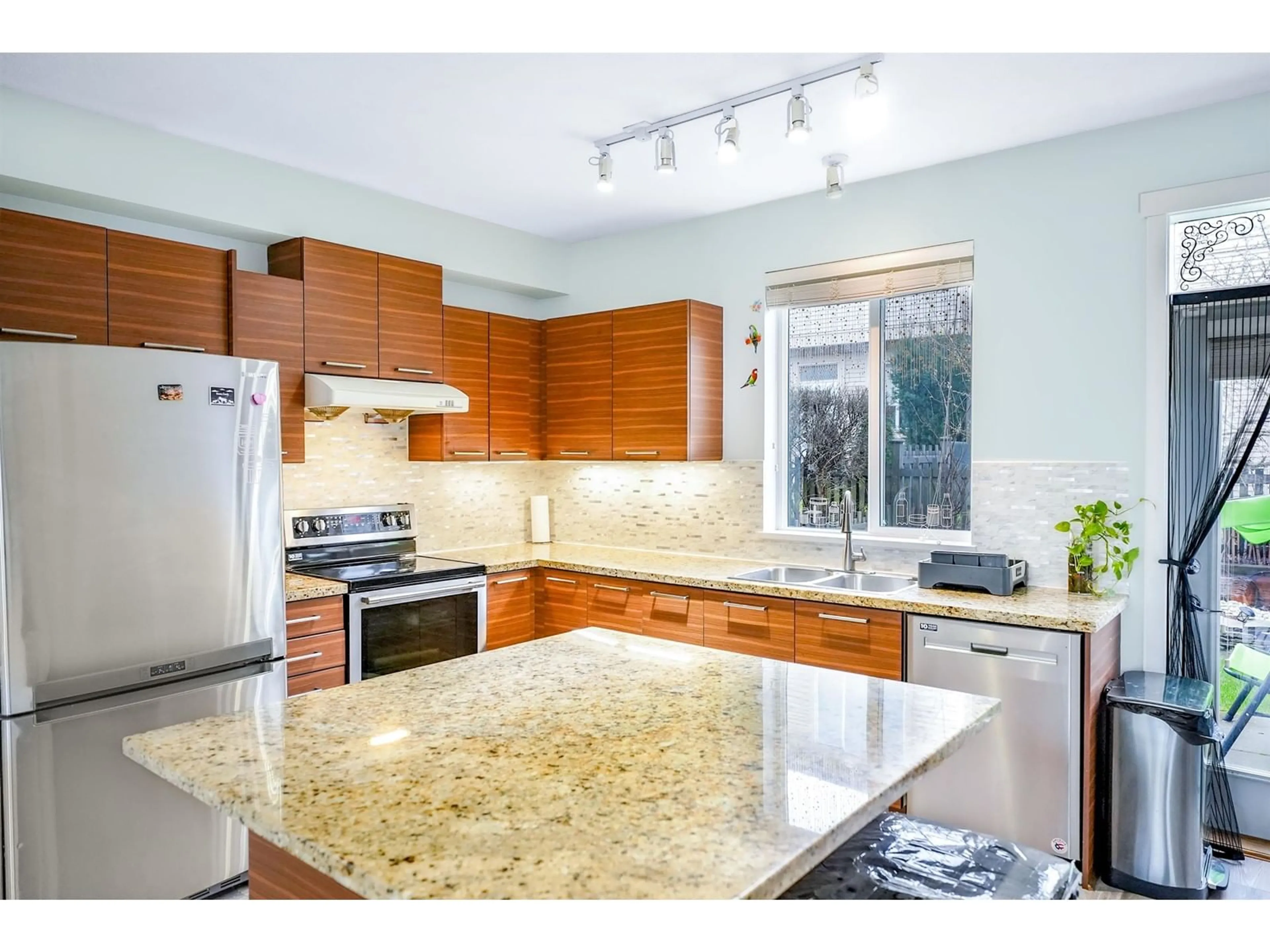 Open concept kitchen, unknown for 87 7938 209 STREET, Langley British Columbia V2Y0K1