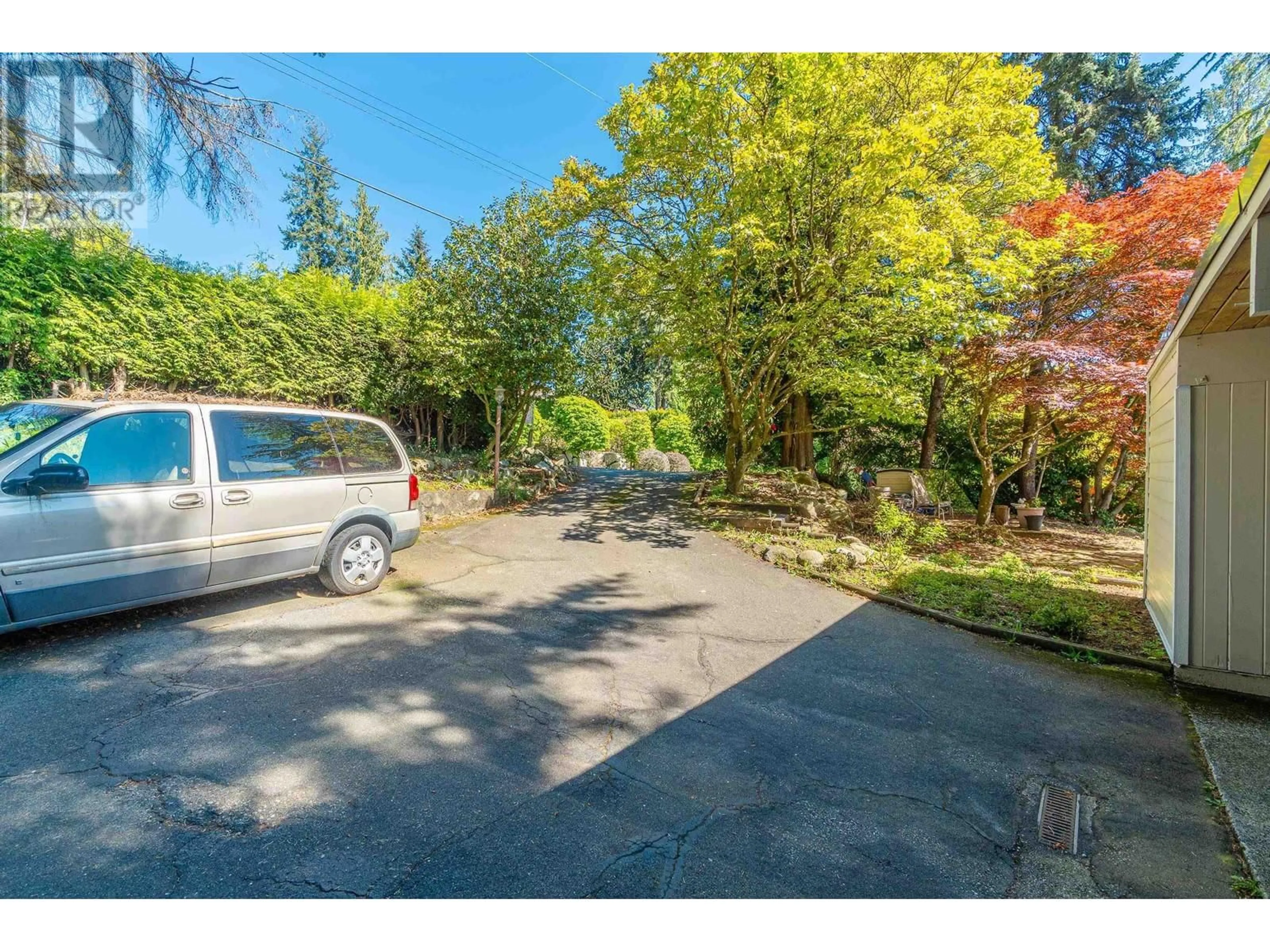 A pic from outside/outdoor area/front of a property/back of a property/a pic from drone, street for 2664 ROSEBERY AVENUE, West Vancouver British Columbia V7V3A2