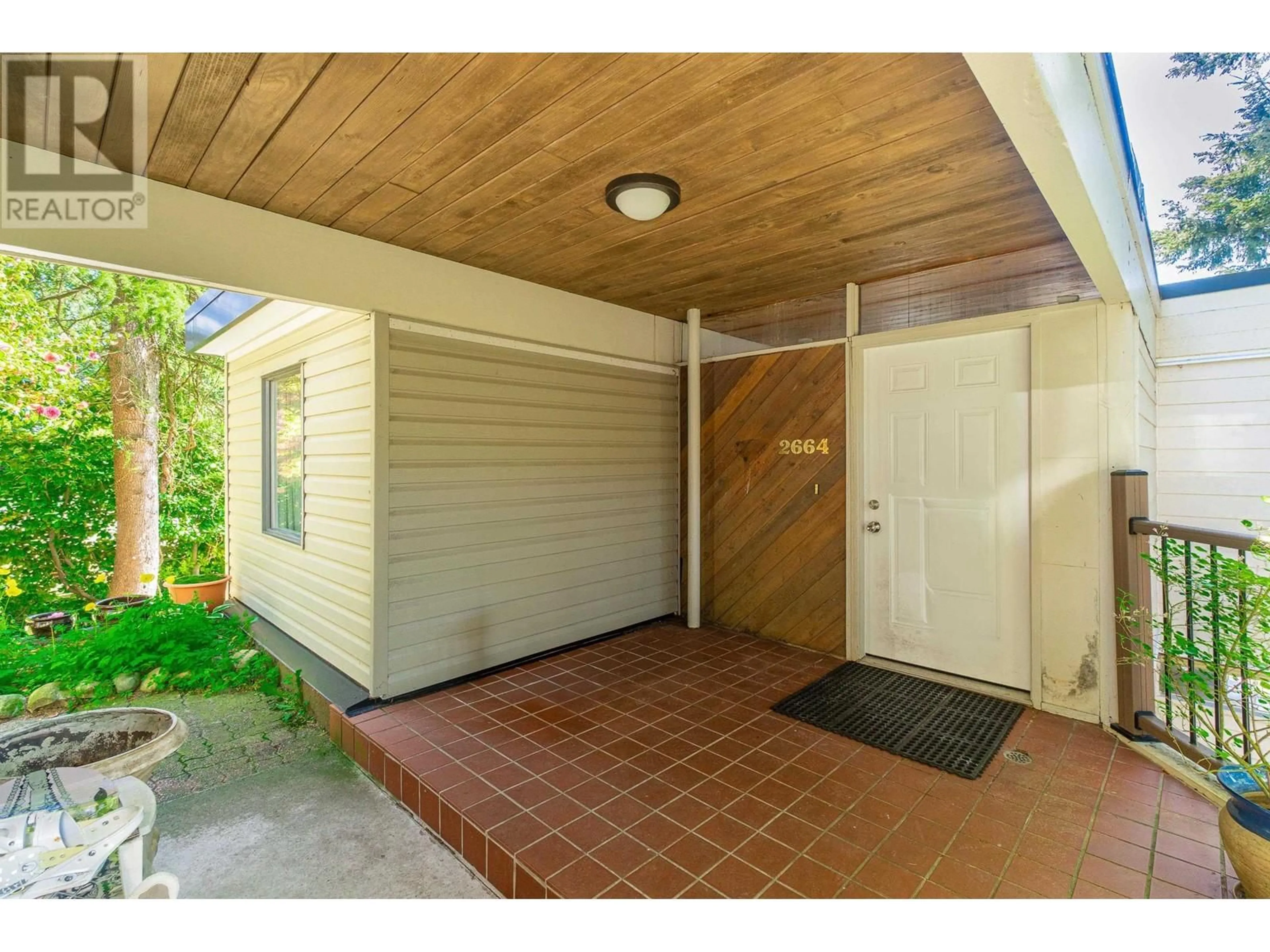 Indoor entryway for 2664 ROSEBERY AVENUE, West Vancouver British Columbia V7V3A2