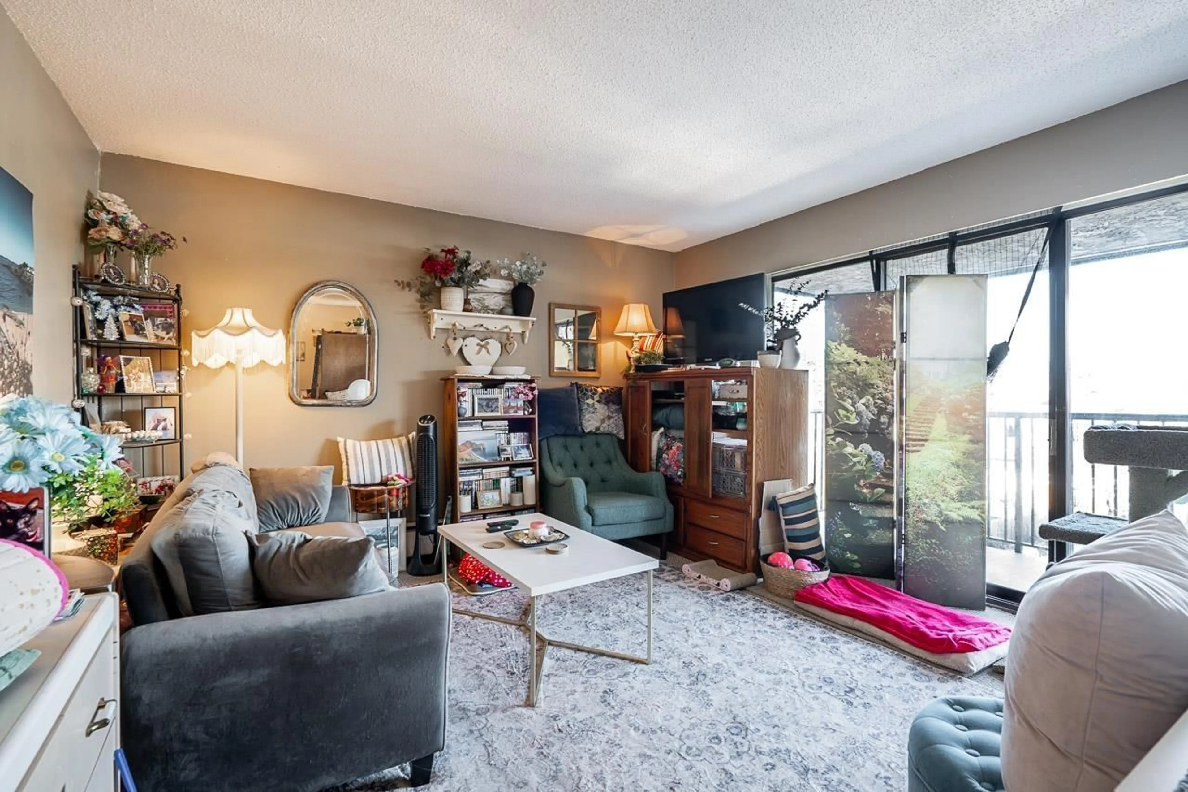 Living room with furniture, unknown for 311 9477 COOK STREET|Chilliwack Proper W, Chilliwack British Columbia V2P4J8