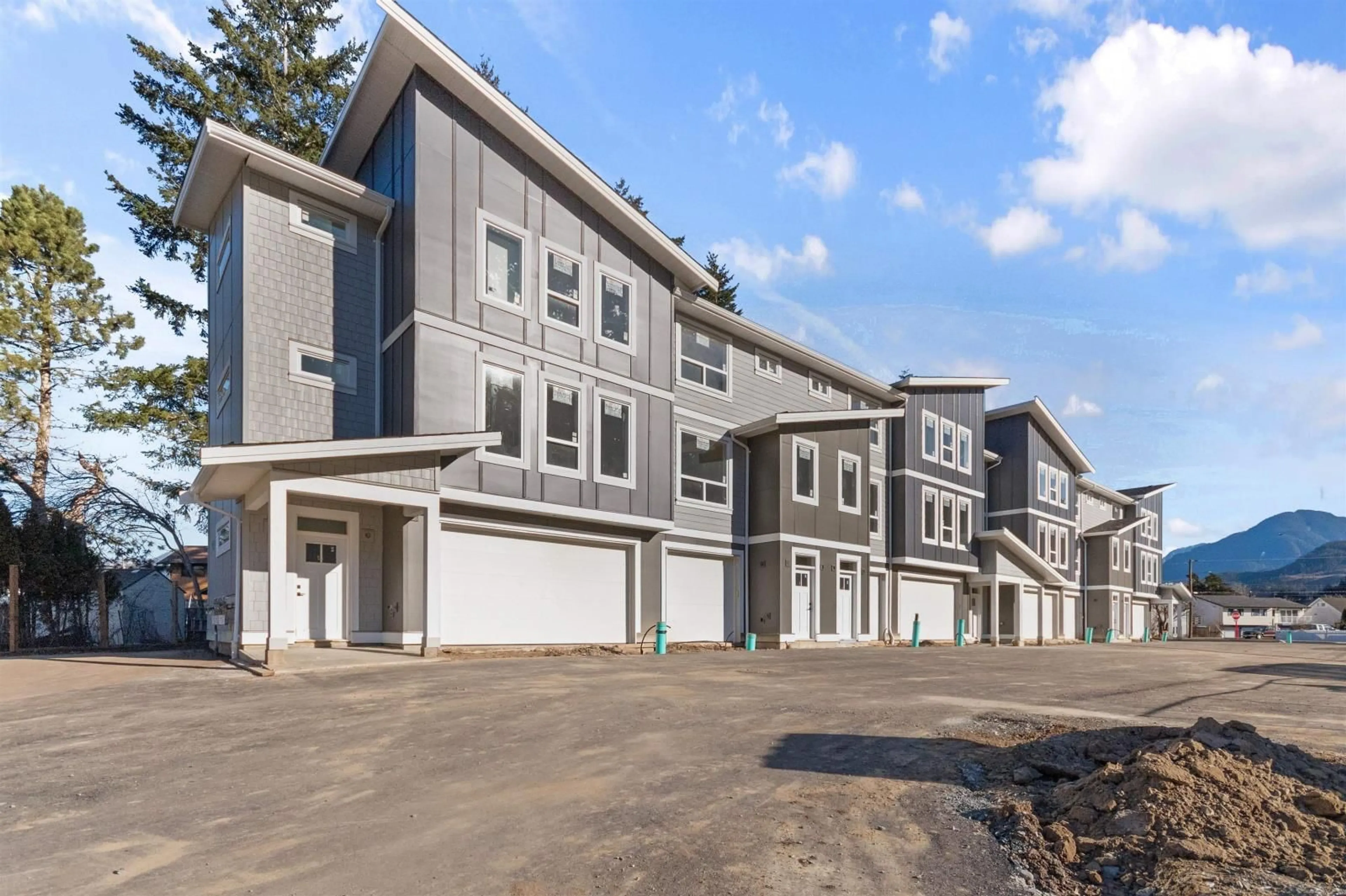 Home with vinyl exterior material, street for 1 - 455 COQUIHALLA STREET, Hope British Columbia V0X1L0