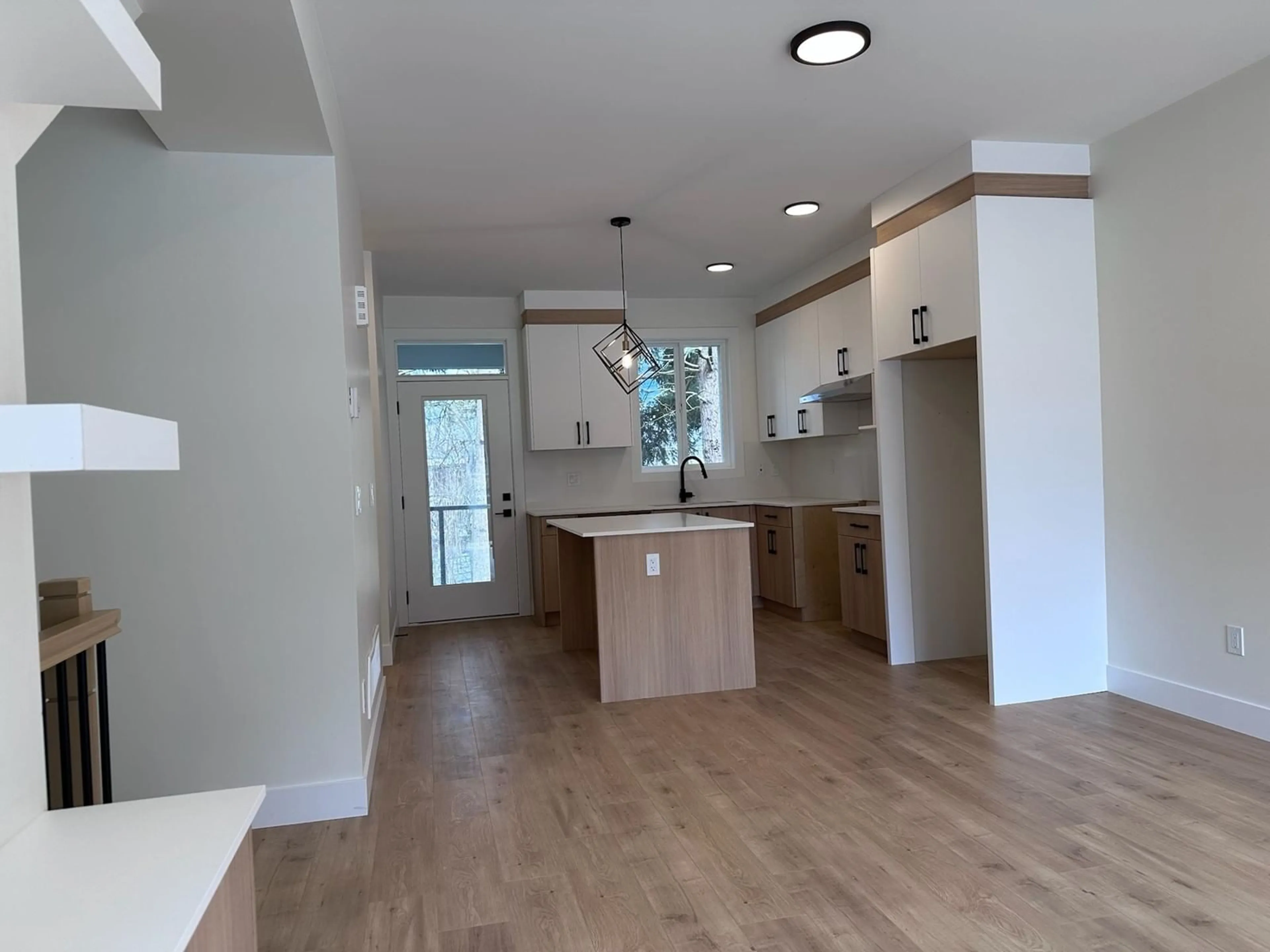 Open concept kitchen, wood/laminate floor for 3 - 455 COQUIHALLA STREET, Hope British Columbia V0X1L0