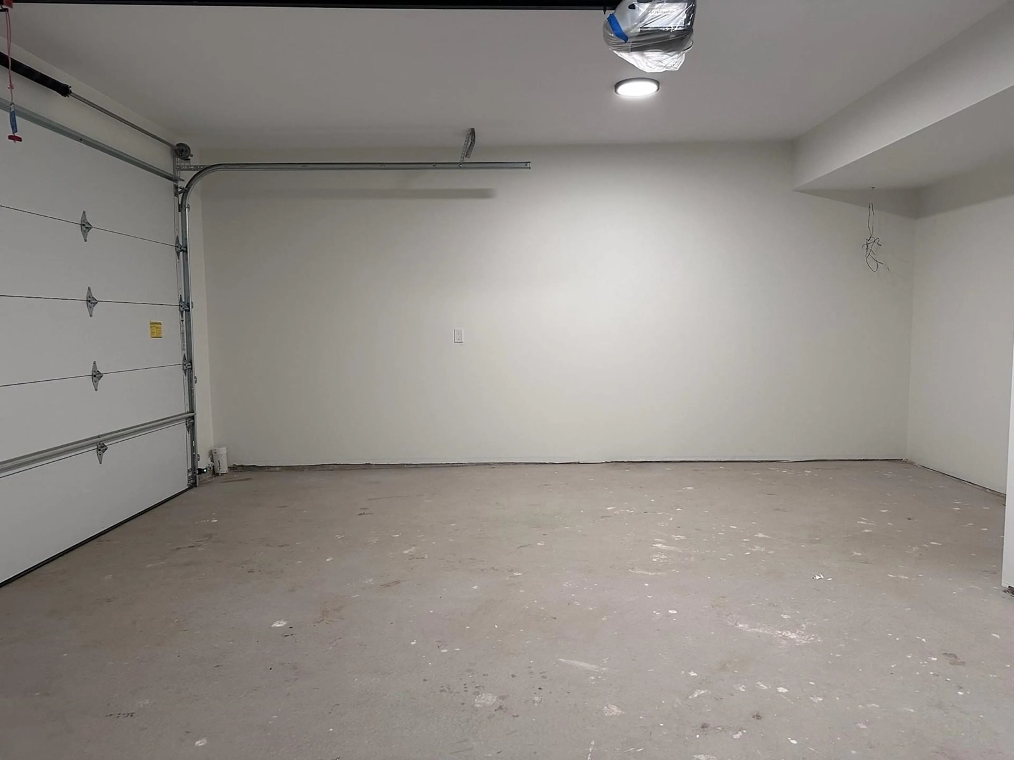 Indoor garage for 4 - 455 COQUIHALLA STREET, Hope British Columbia V0X1L0