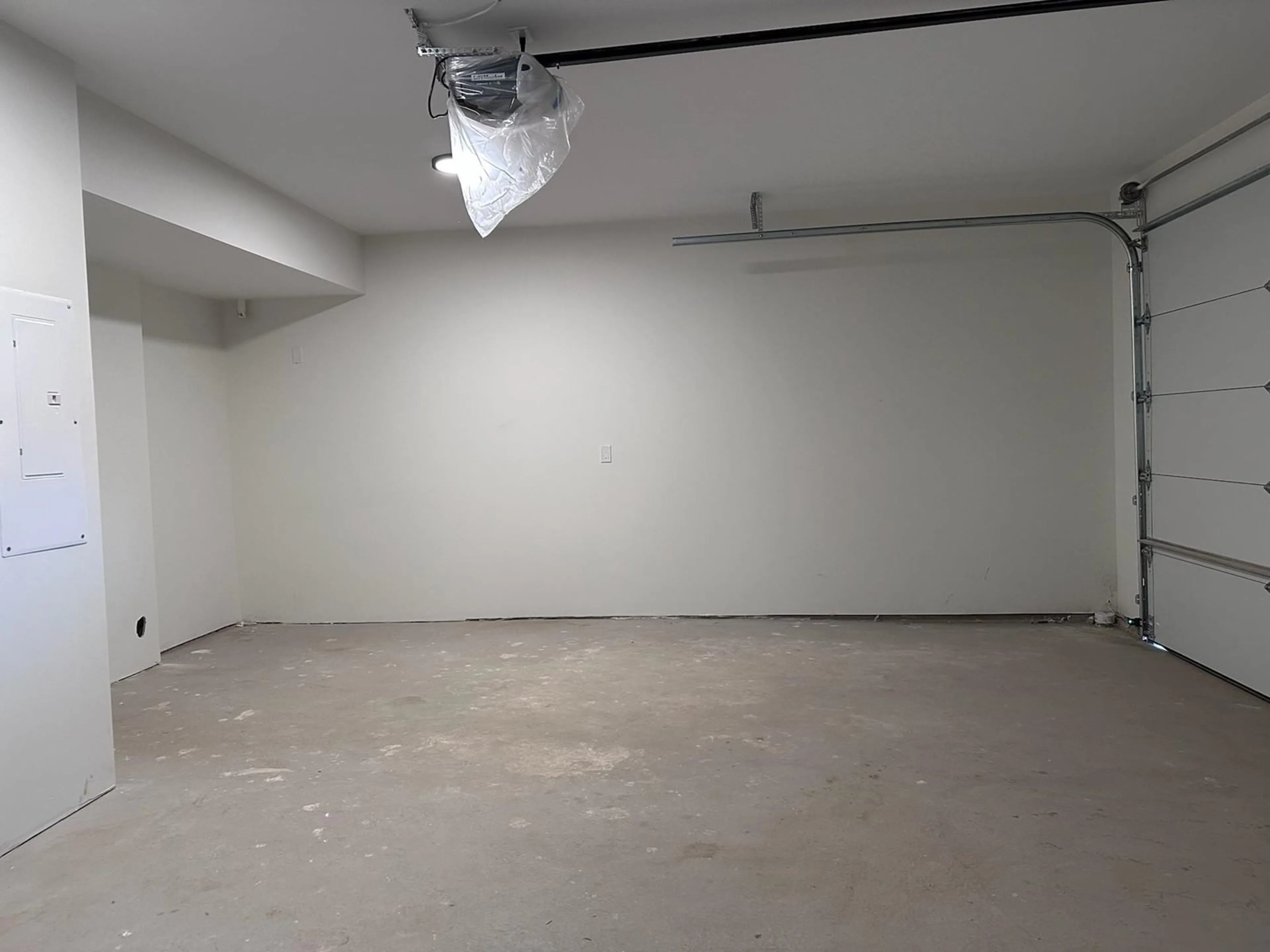 Indoor garage for 5 - 455 COQUIHALLA STREET, Hope British Columbia V0X1L0