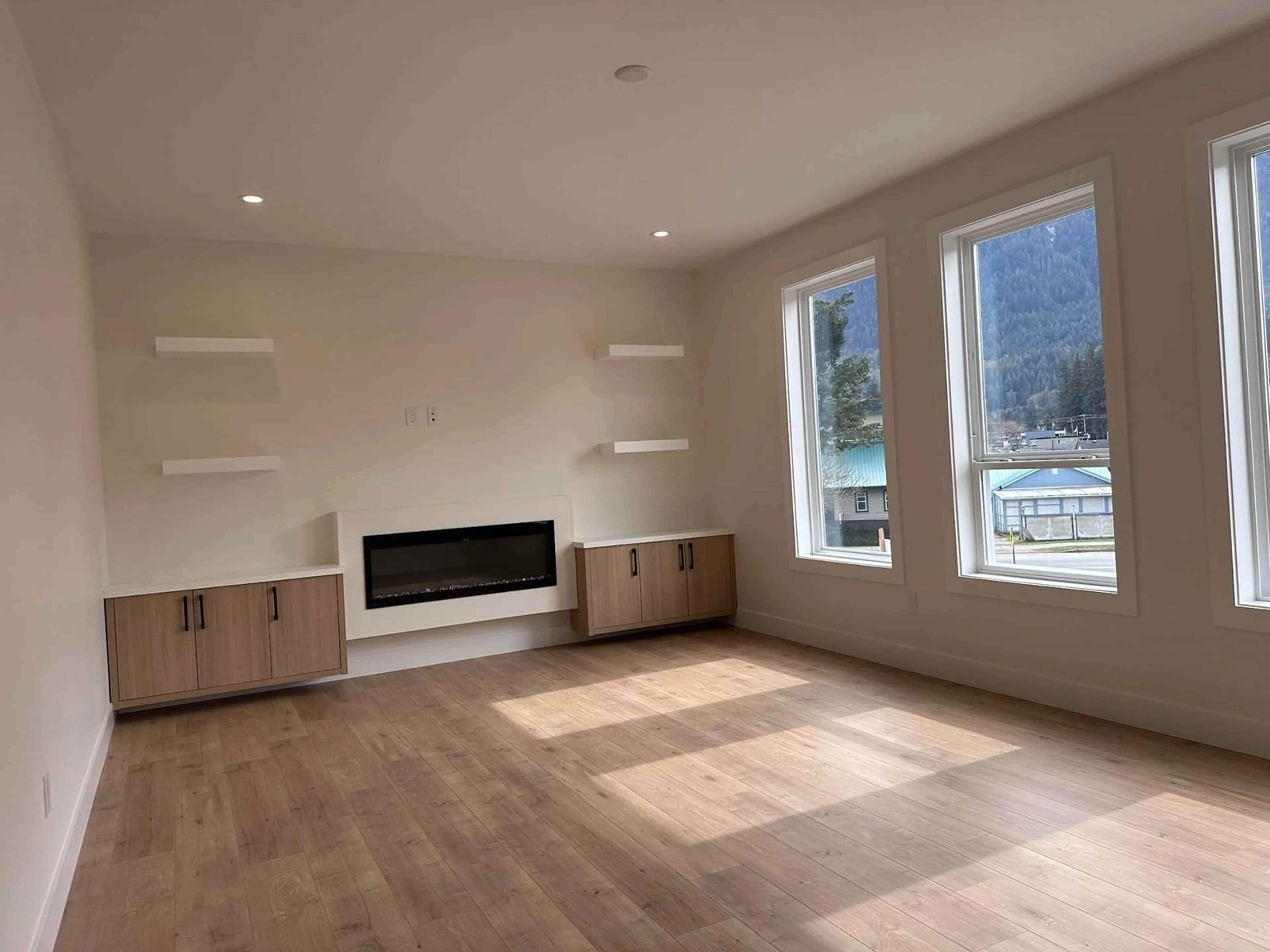 A pic of a room for 5 - 455 COQUIHALLA STREET, Hope British Columbia V0X1L0
