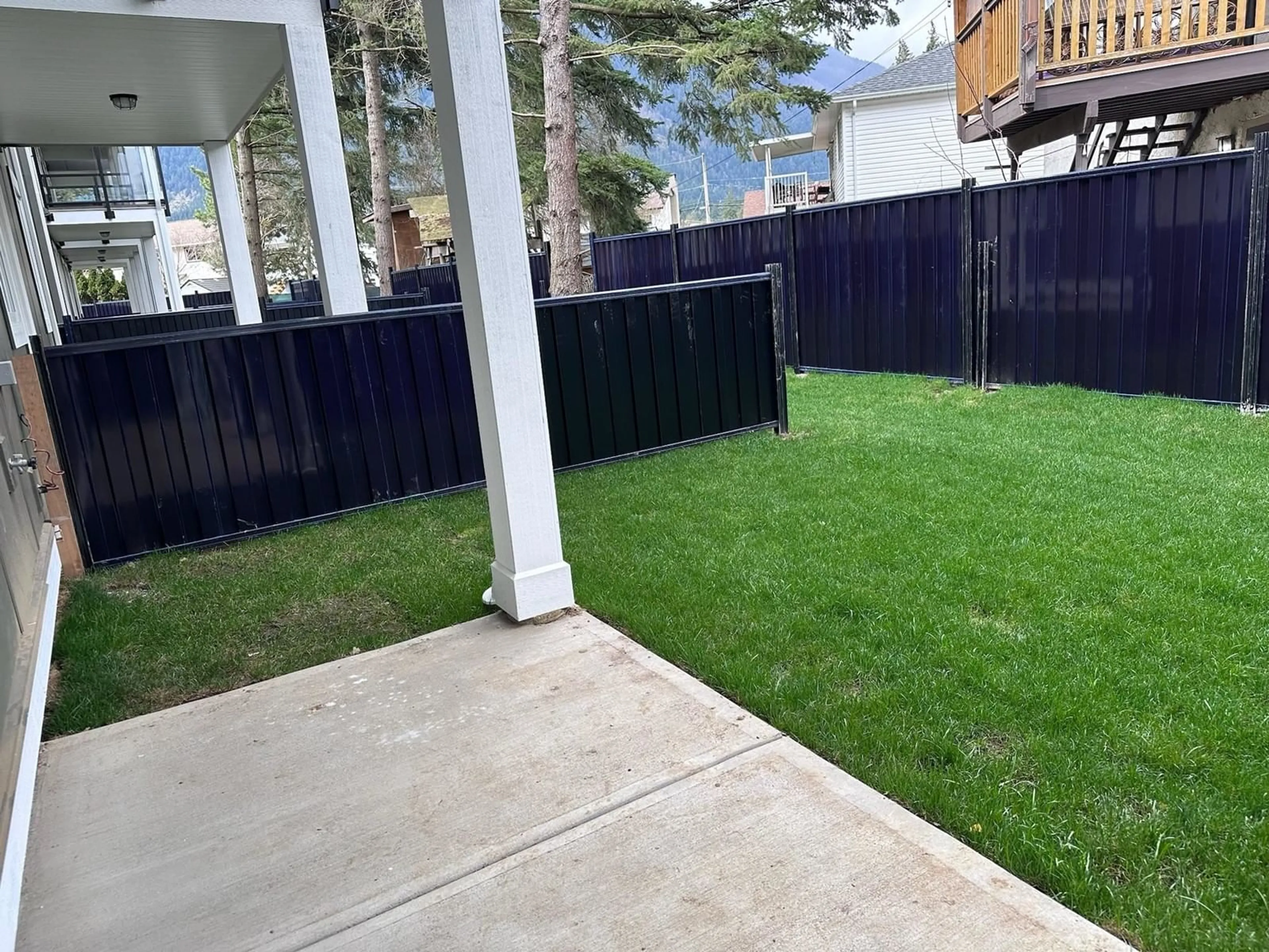 Patio, street for 7 - 455 COQUIHALLA STREET, Hope British Columbia V0X1L0