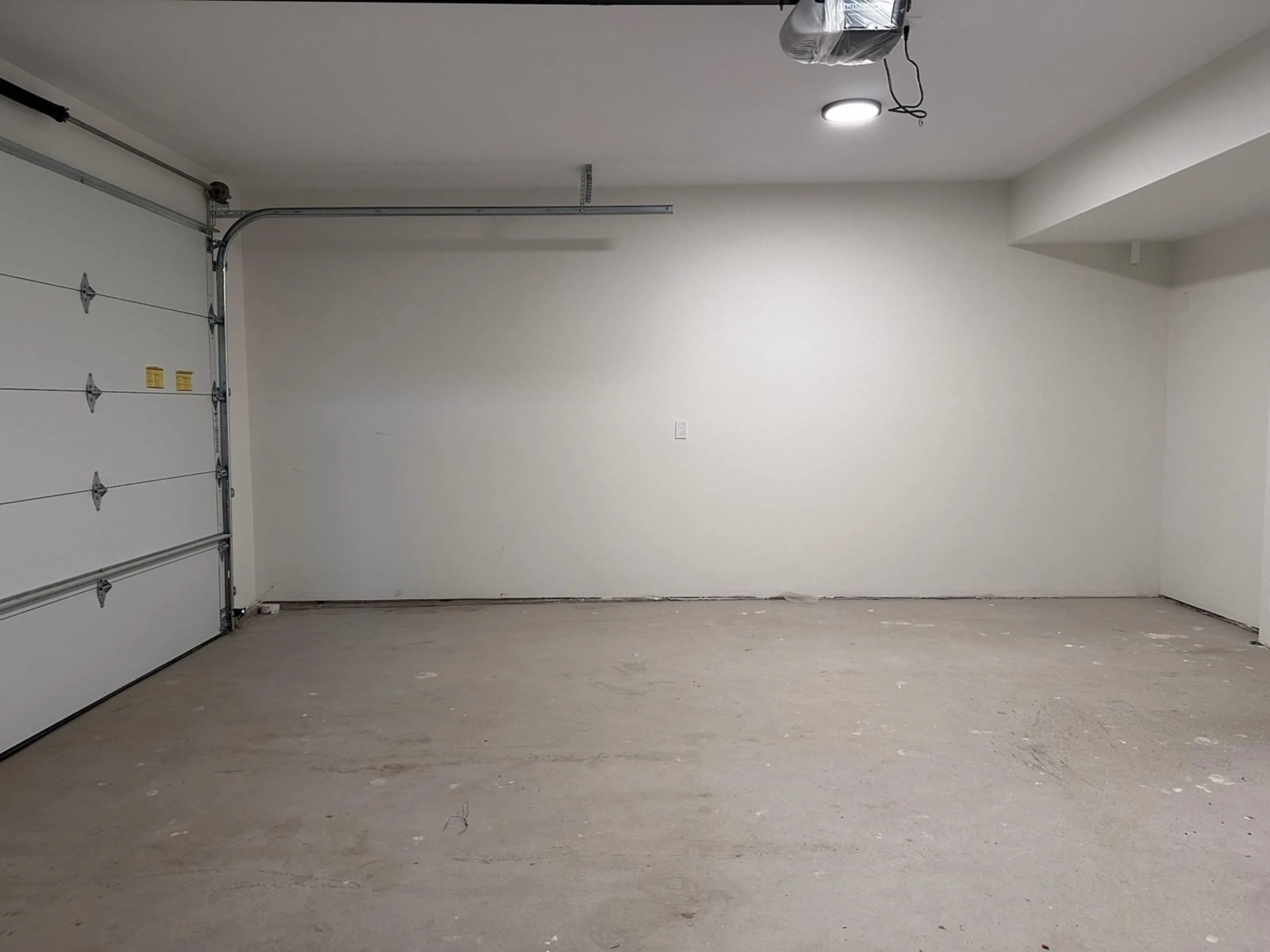 Indoor garage for 8 - 455 COQUIHALLA STREET, Hope British Columbia V0X1L0