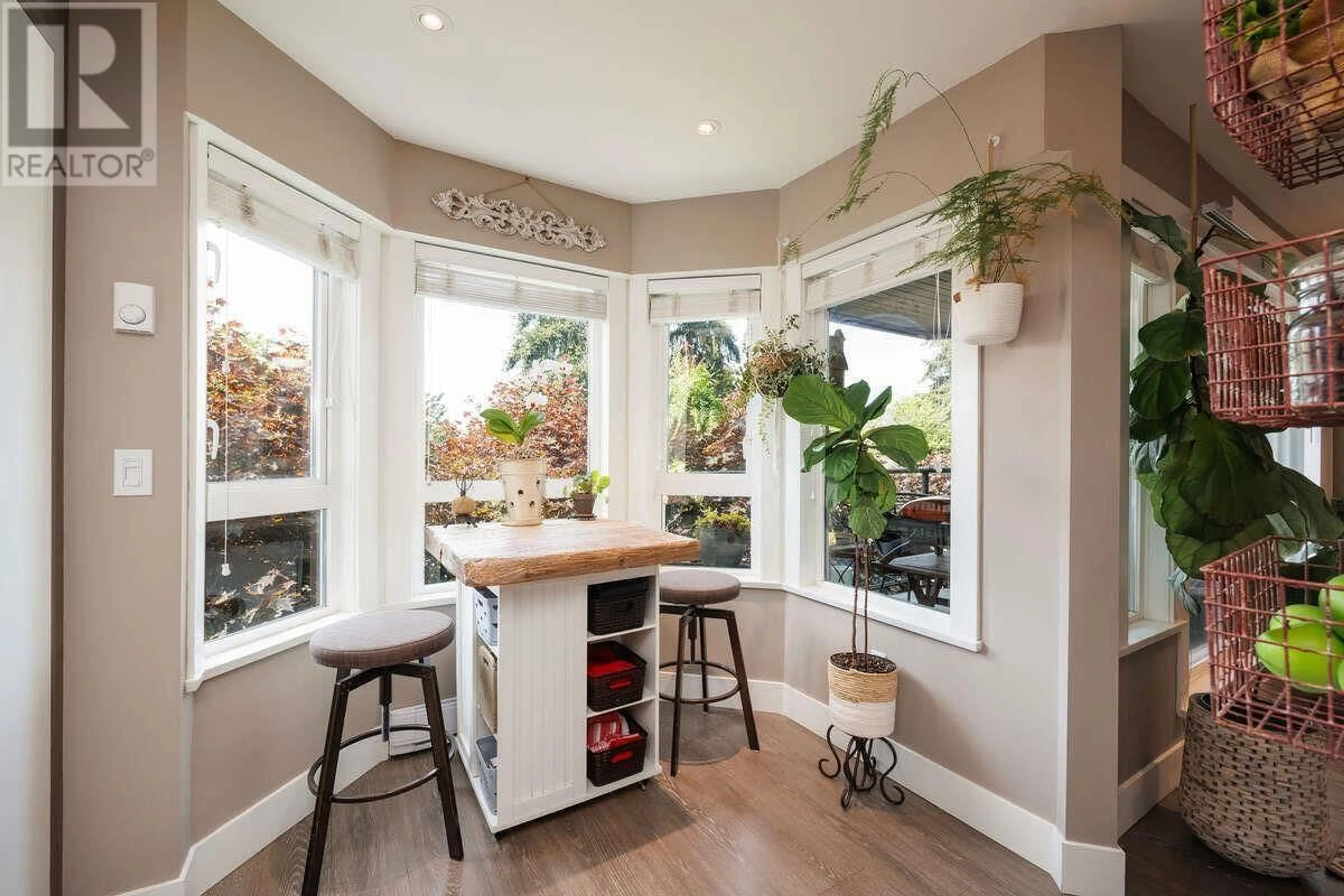 Contemporary kitchen, unknown for 202 - 2250 MARINE DRIVE, Vancouver British Columbia V5P2S2