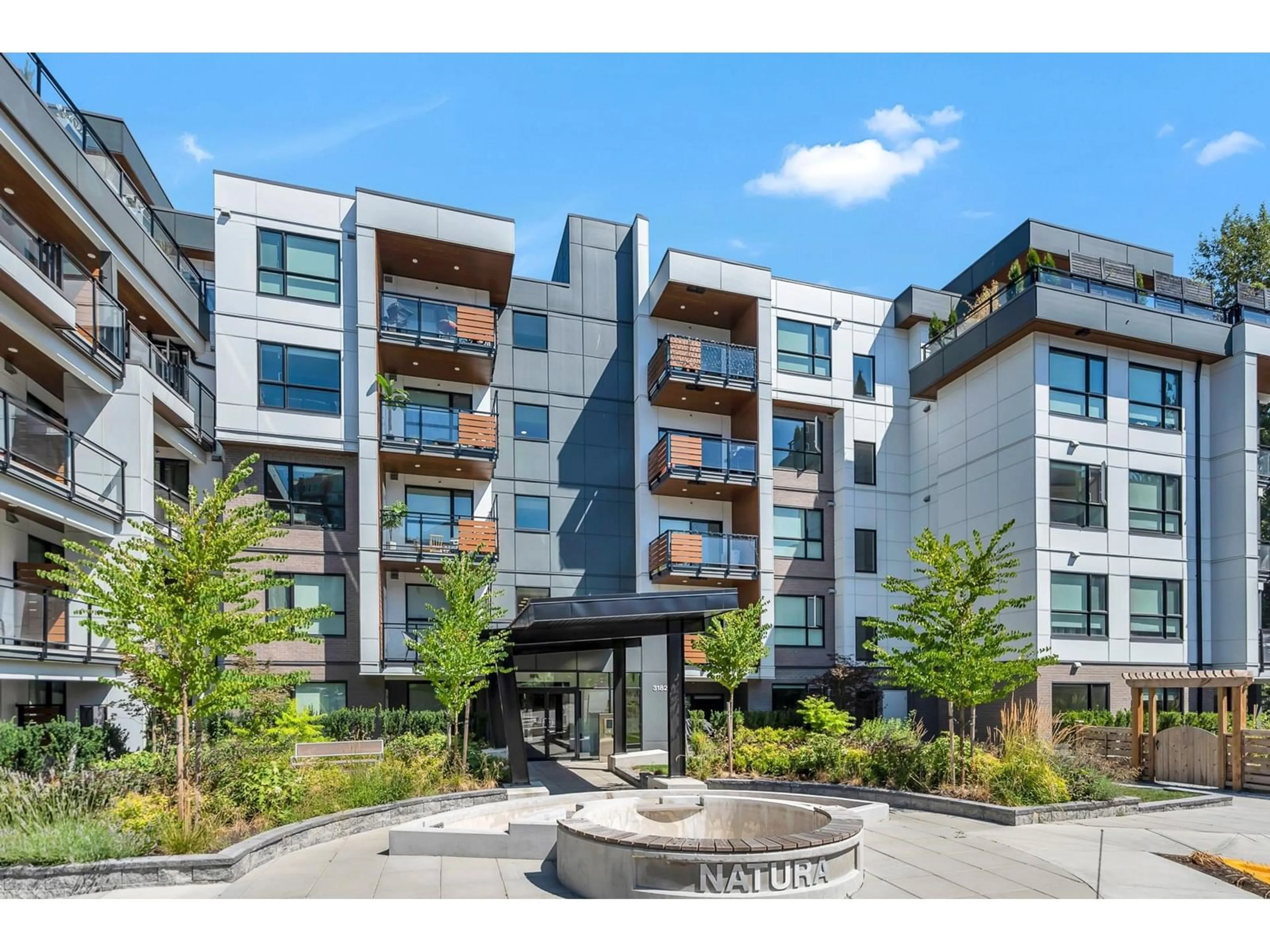 Patio, unknown for 211 - 3182 GLADWIN, Abbotsford British Columbia V2T6R7