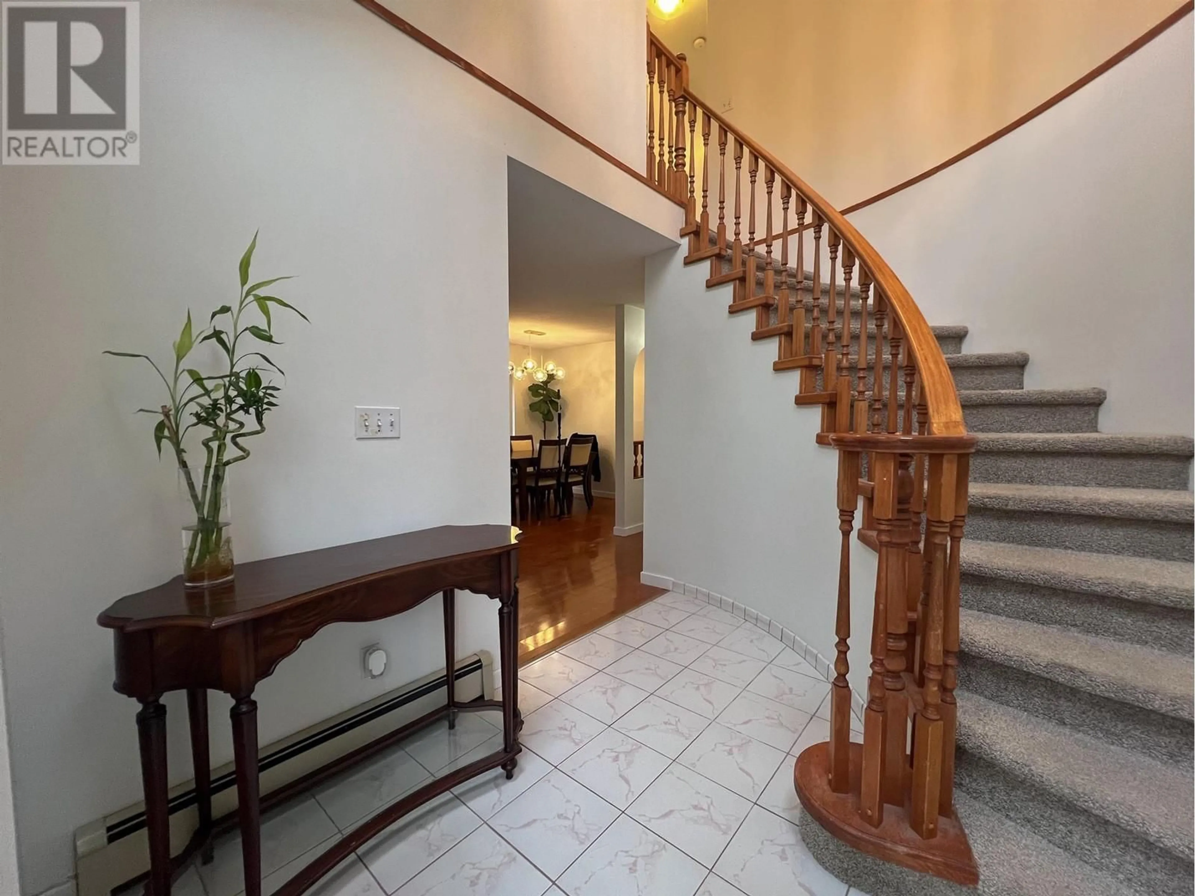 Indoor foyer for 8006 CHESTER STREET, Vancouver British Columbia V5X3Y6