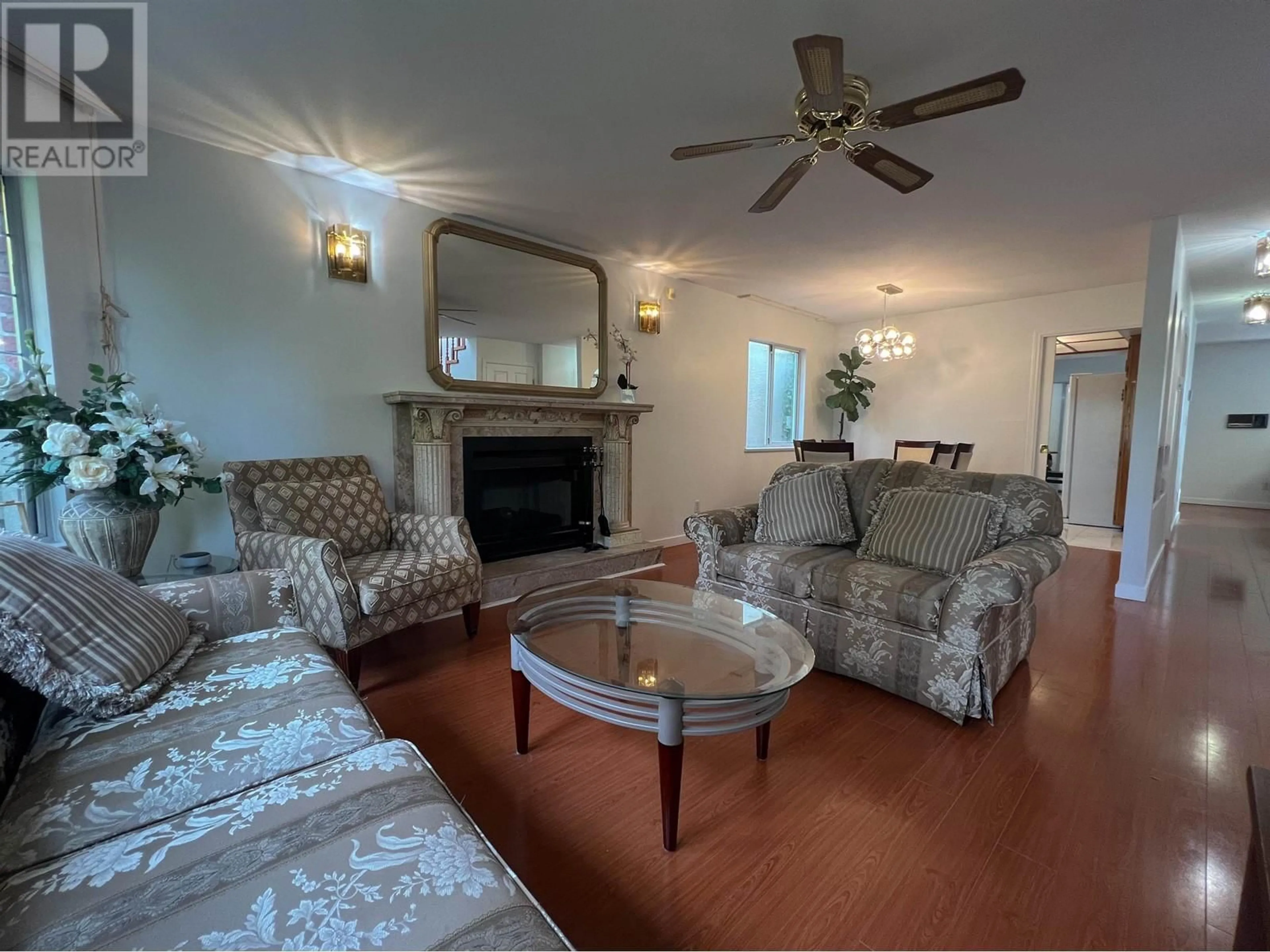 Living room with furniture, wood/laminate floor for 8006 CHESTER STREET, Vancouver British Columbia V5X3Y6