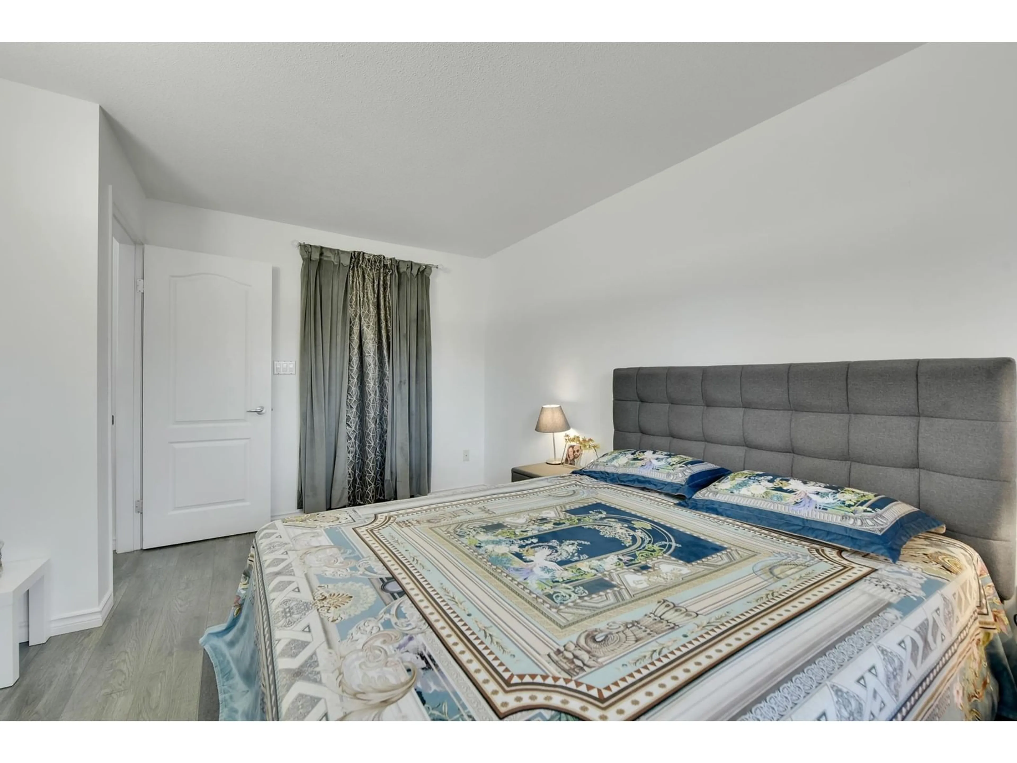 Bedroom with bed, carpet floor for 307 15210 GUILDFORD DRIVE, Surrey British Columbia V3R0X7