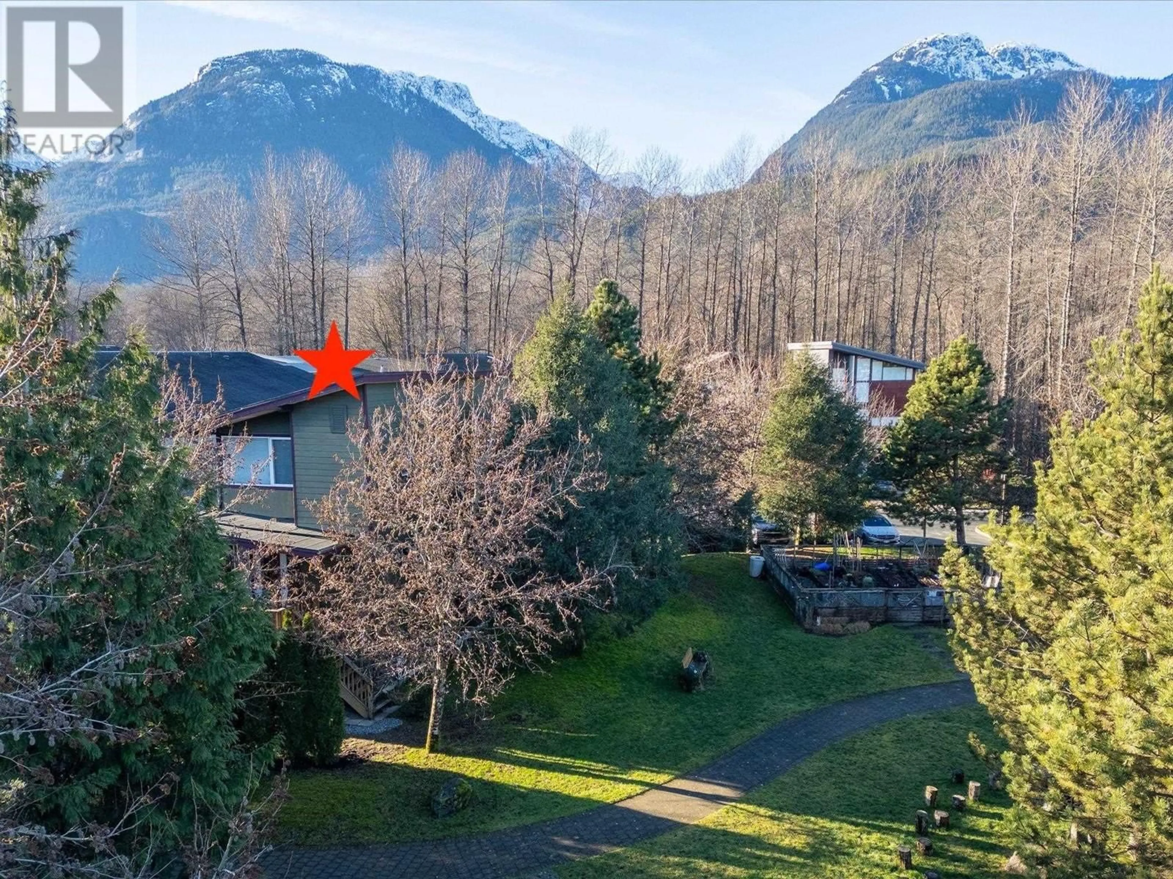 A pic from outside/outdoor area/front of a property/back of a property/a pic from drone, mountain view for 15 40137 GOVERNMENT ROAD, Squamish British Columbia V8B0N7