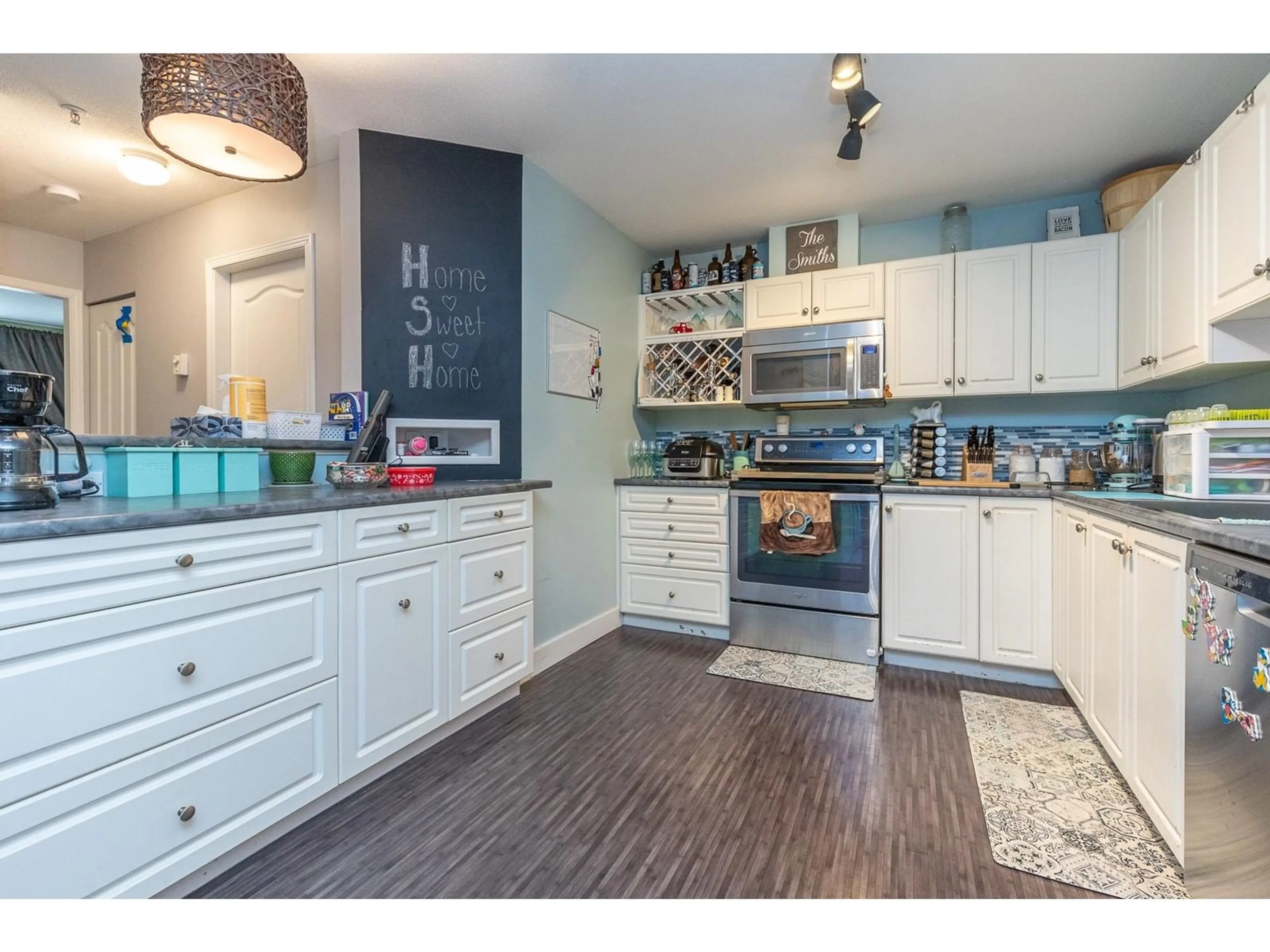 Open concept kitchen, unknown for 208 33718 KING ROAD, Abbotsford British Columbia V2S8J3